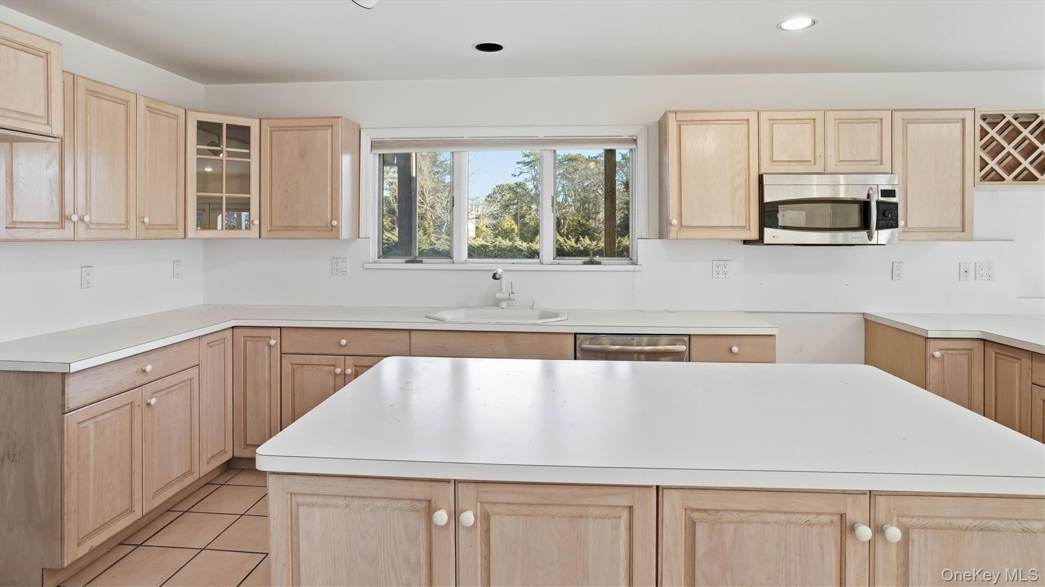 #12 photo, 103 Middle Pond Road, Southampton , NY 11968