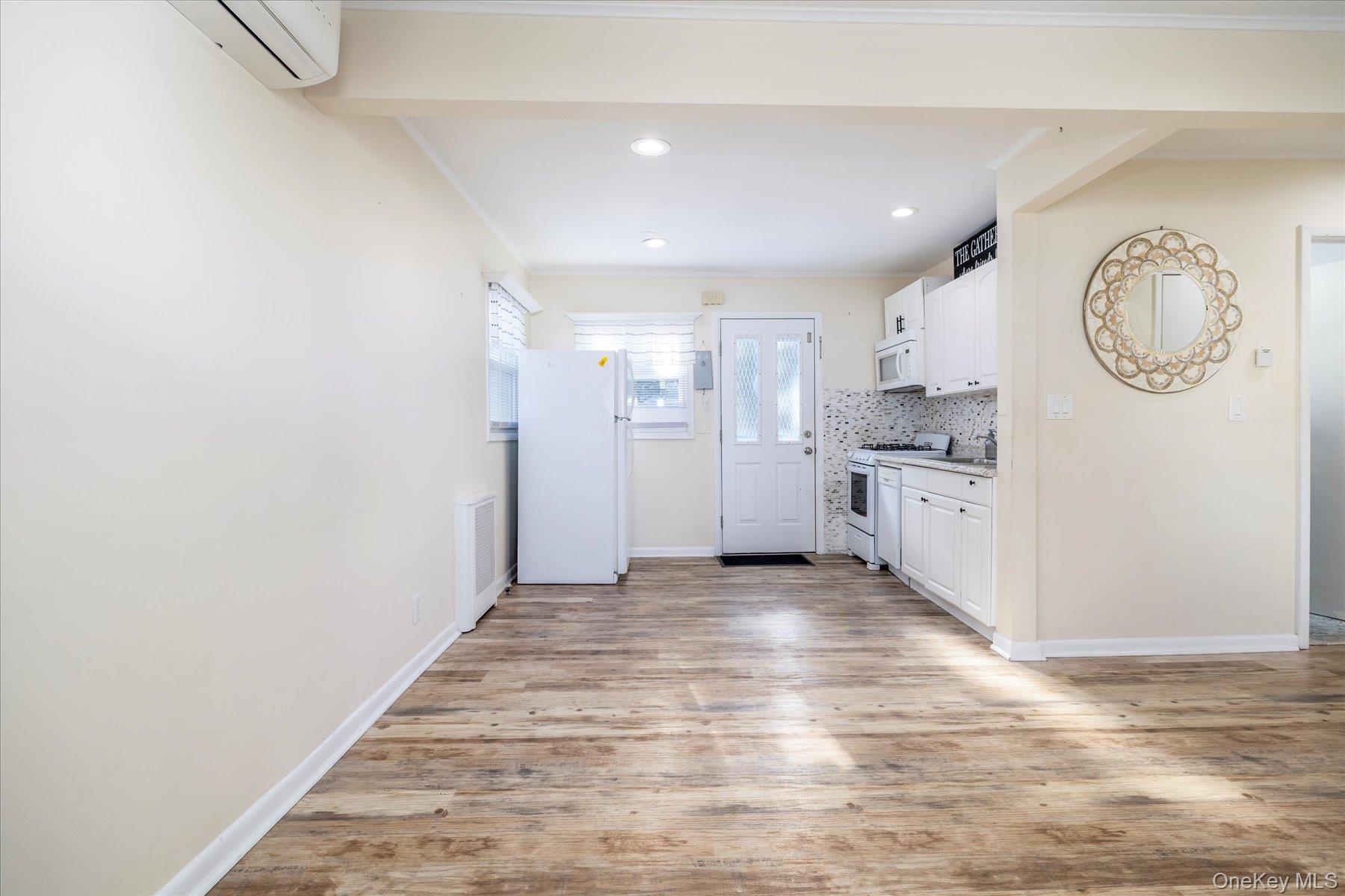 #6 photo, 130 Cleveland Avenue, Massapequa , NY 11758