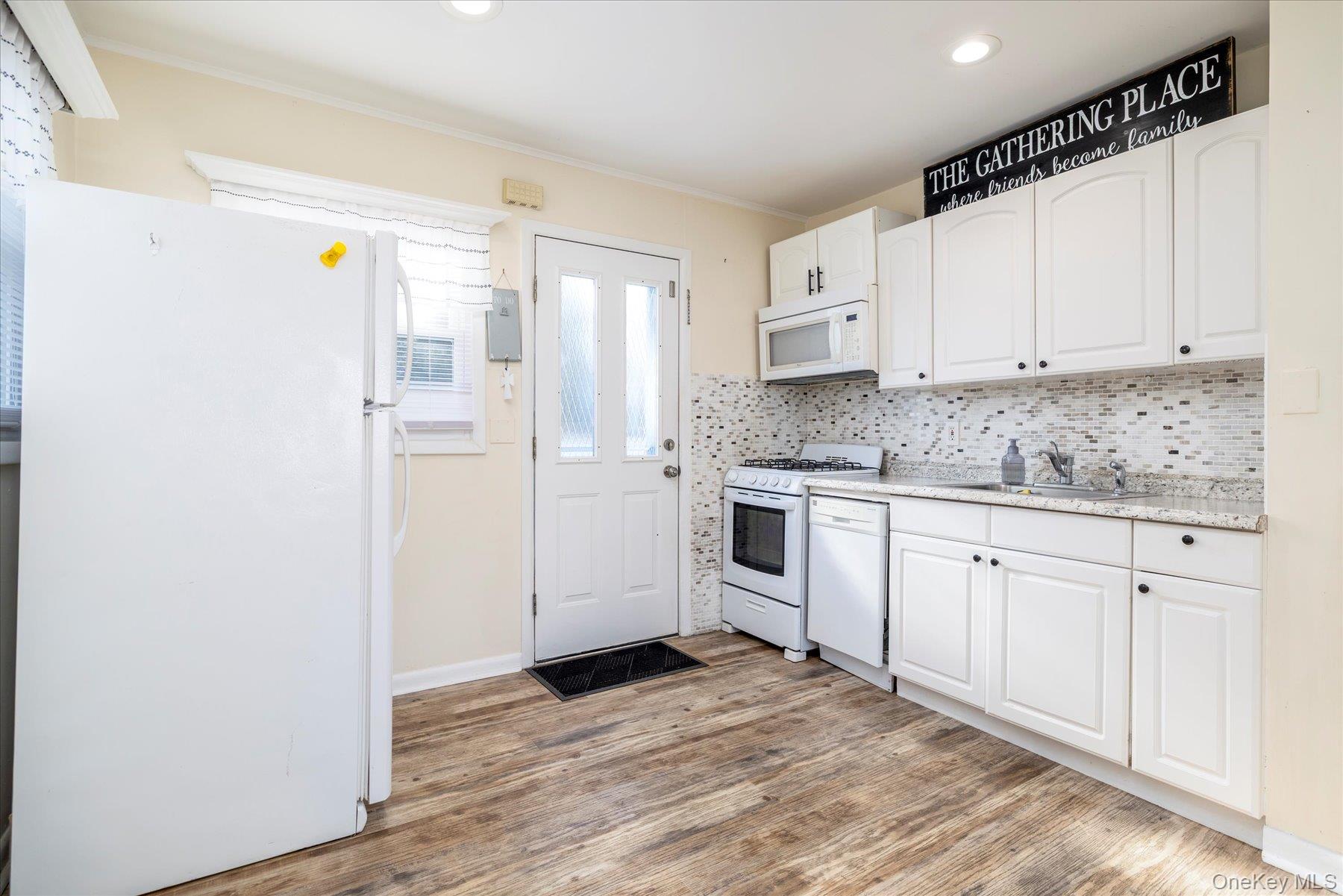 #7 photo, 130 Cleveland Avenue, Massapequa , NY 11758