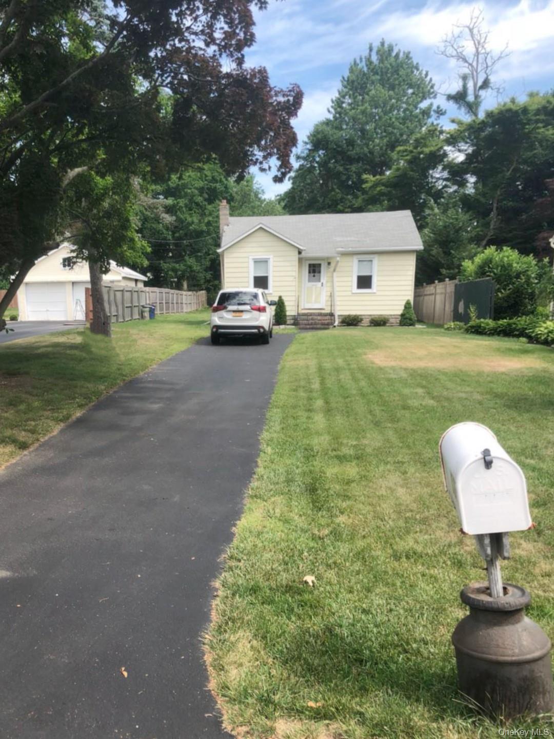 #1 photo, 11 Edgewood Place, 东长岛 Huntington Station , NY 11746