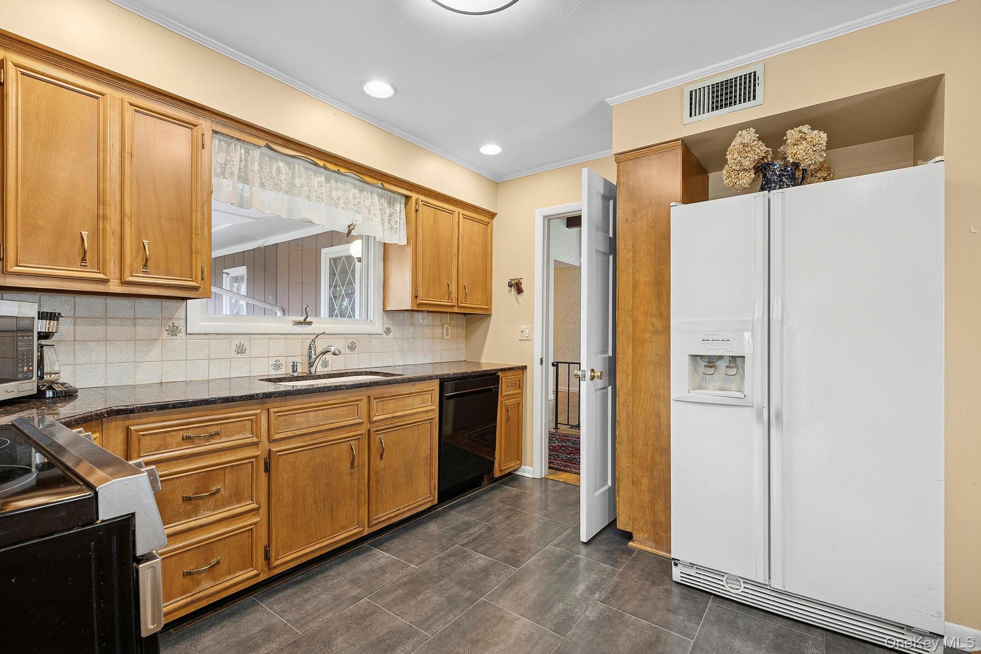 #11 photo, 41 Spring Hollow Road, سوفولك Centerport , NY 11721