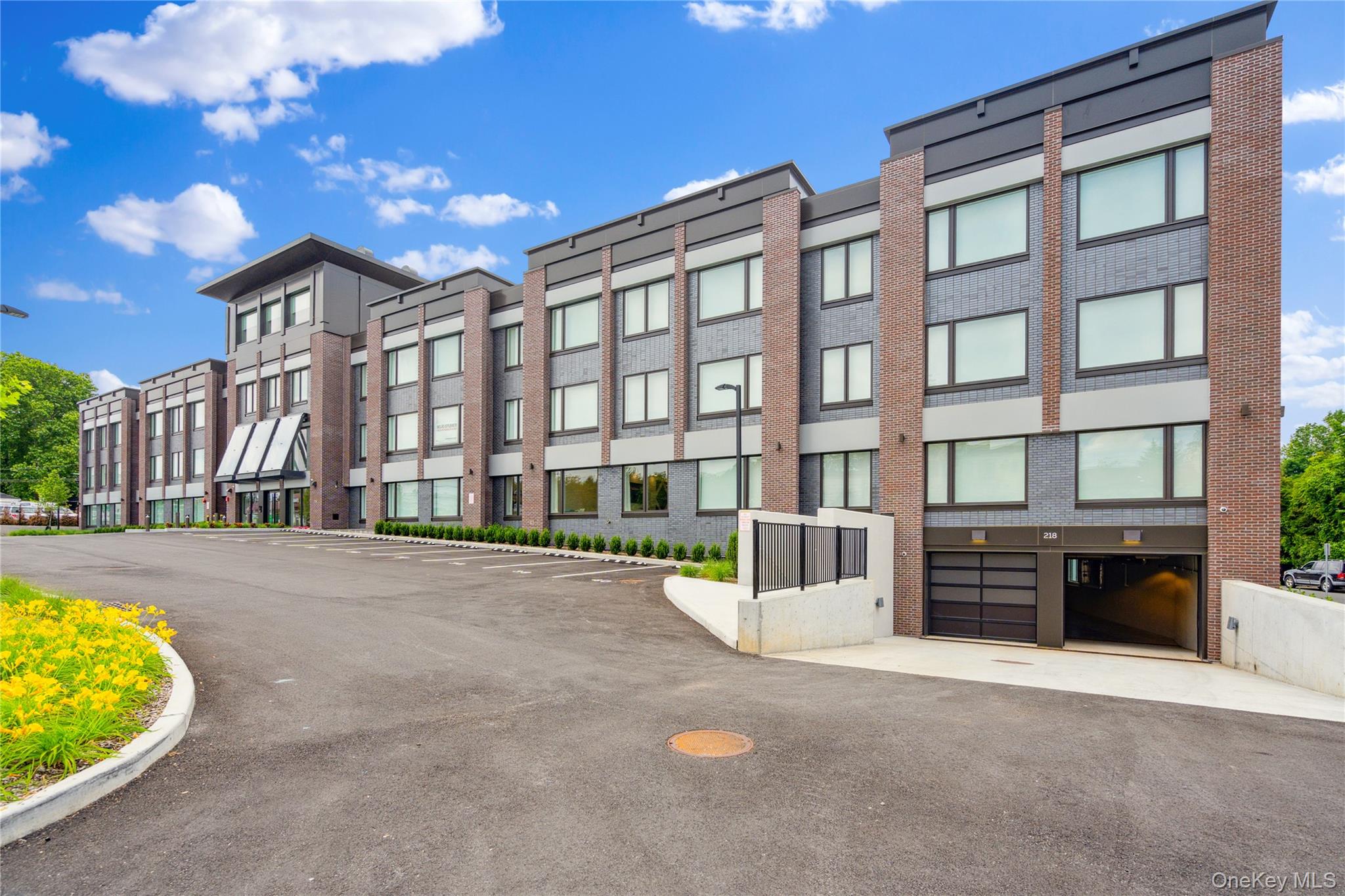 #3 photo, 218 Middle Neck Road, ग्रेट नेक Great Neck , NY 11021