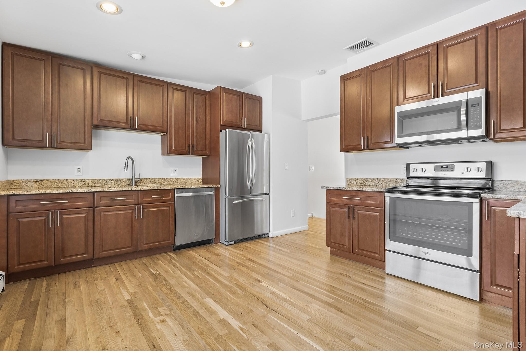 #10 photo, 55 Albion Oval, Mahopac , NY 10541