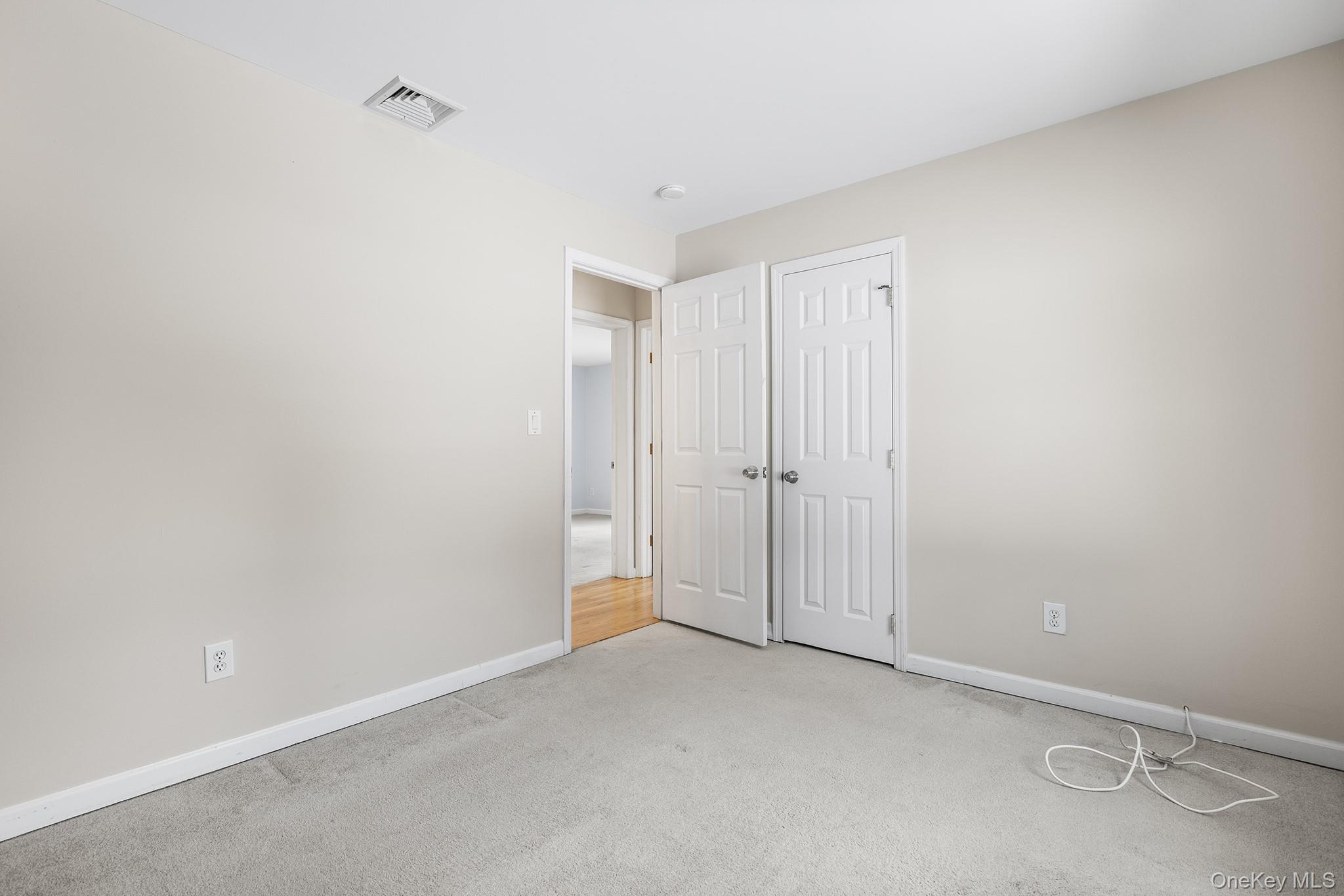 #20 photo, 55 Albion Oval, Mahopac , NY 10541