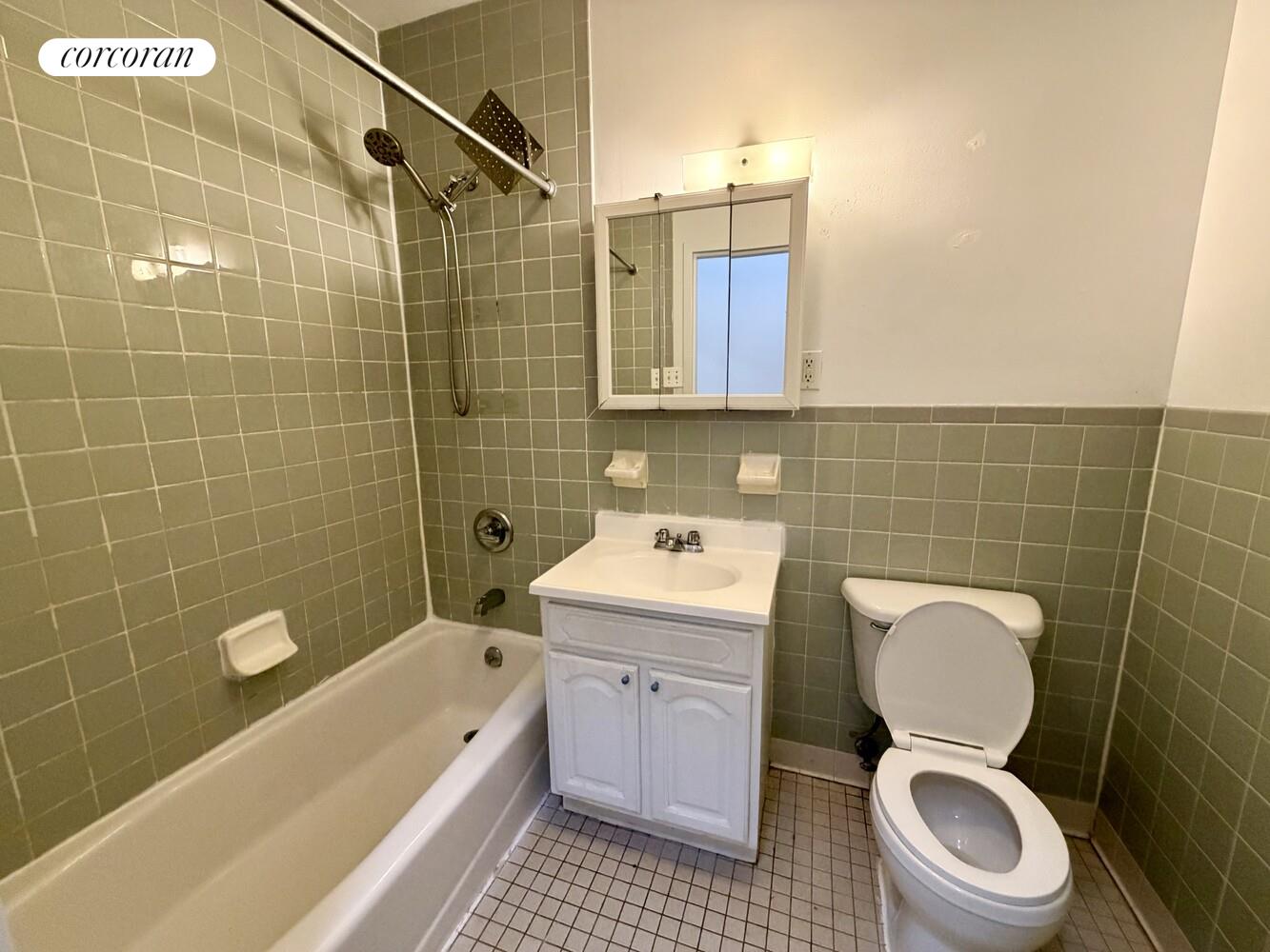 #5 photo, 424 E 83RD Street, מנהטן Yorkville , NY 10028