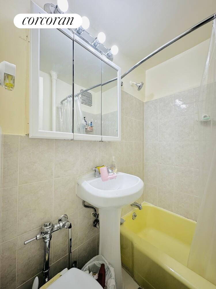 #3 photo, 444 W 49TH Street, Hell's Kitchen , NY 10019