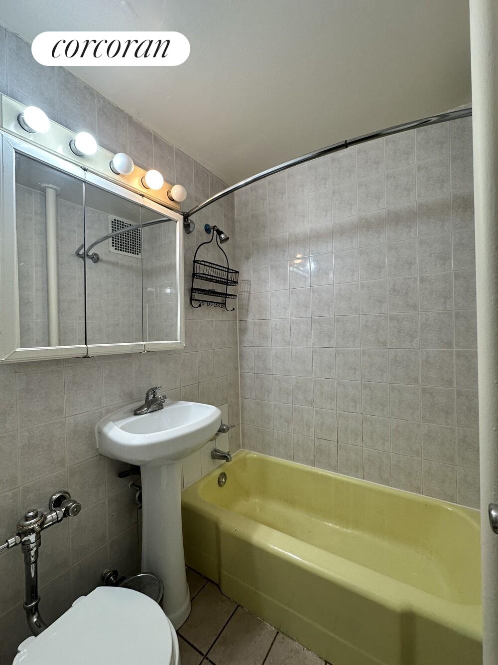 #4 photo, 444 W 49TH Street, Hell's Kitchen , NY 10019