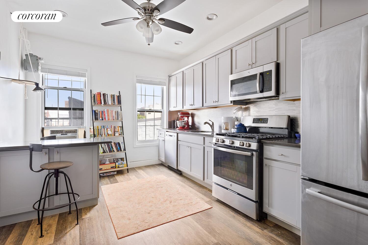 #1 photo, 117 ROEBLING Street, ब्रुकलीन Williamsburg , NY 11211