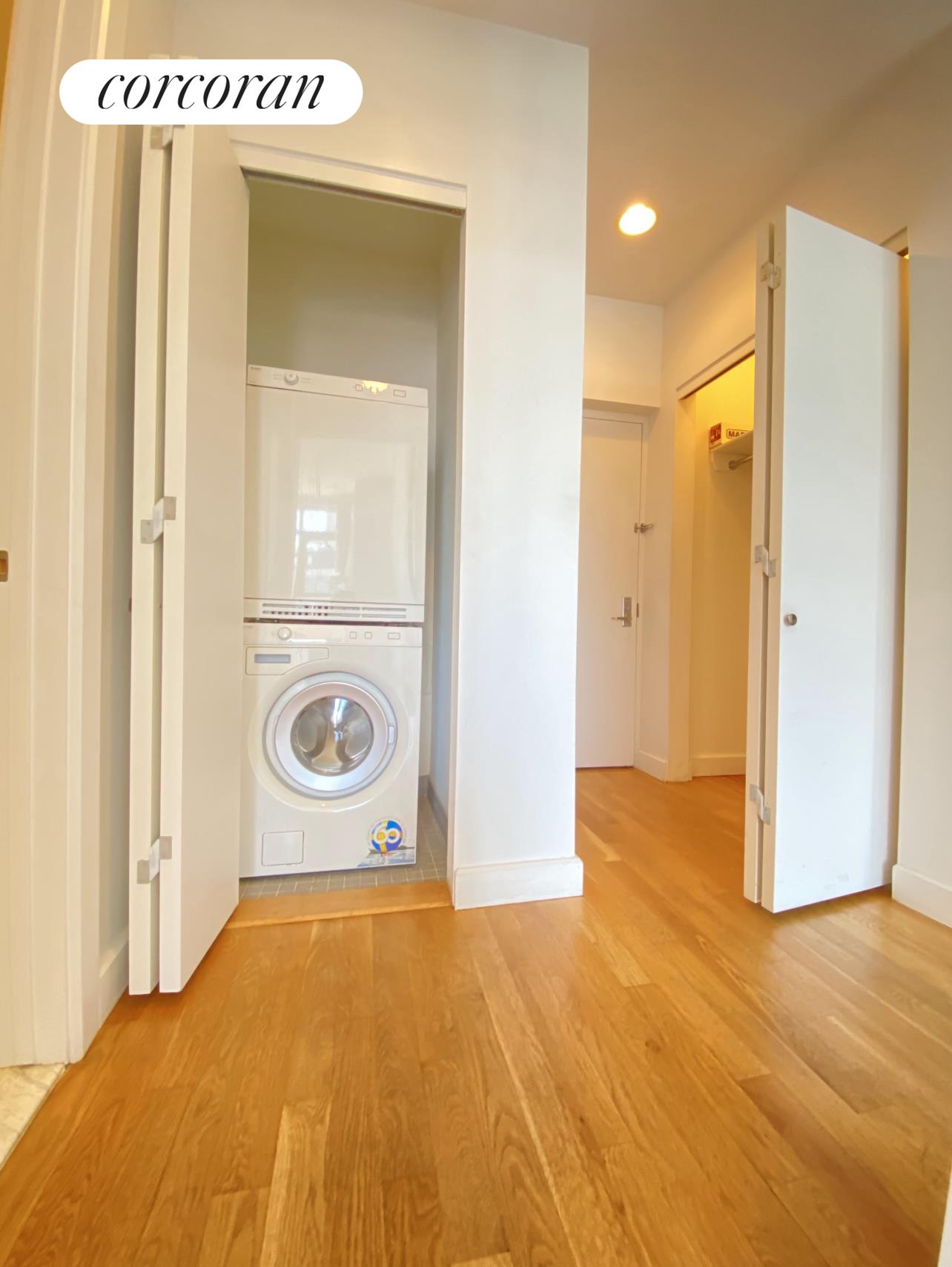 #10 photo, Astoria, קווינס Astoria , NY 11106