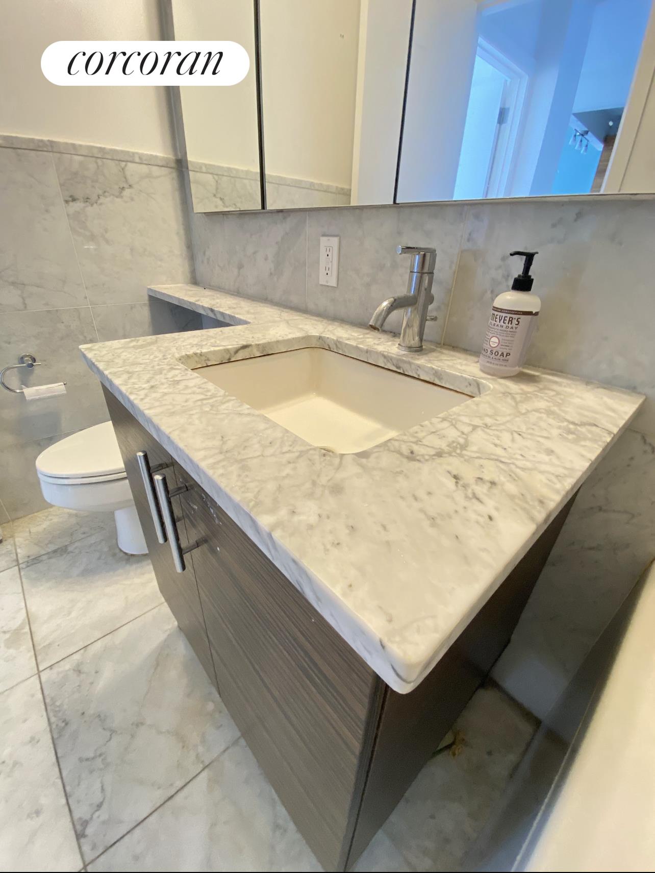 #12 photo, Astoria, קווינס Astoria , NY 11106