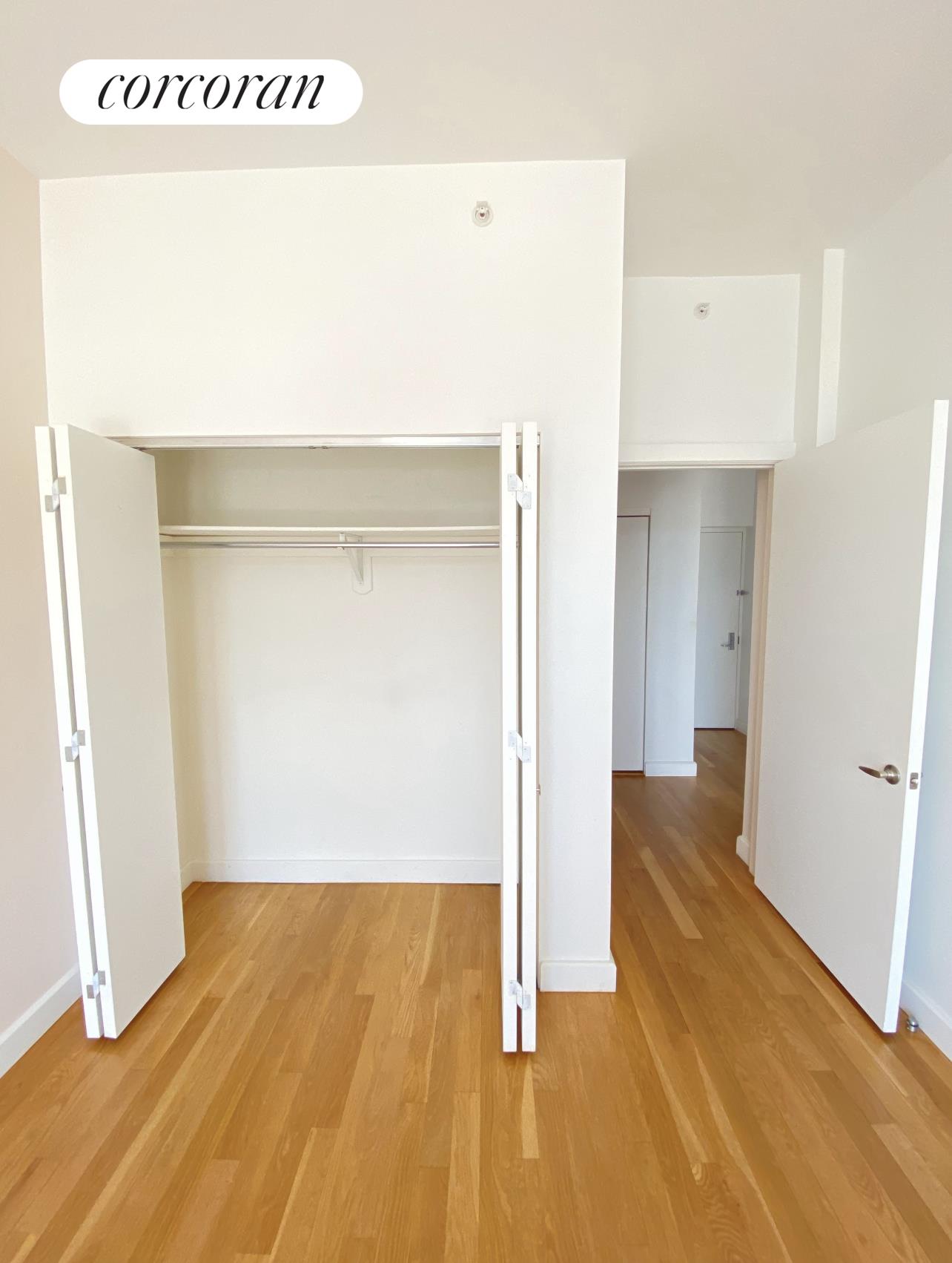 #8 photo, Astoria, קווינס Astoria , NY 11106