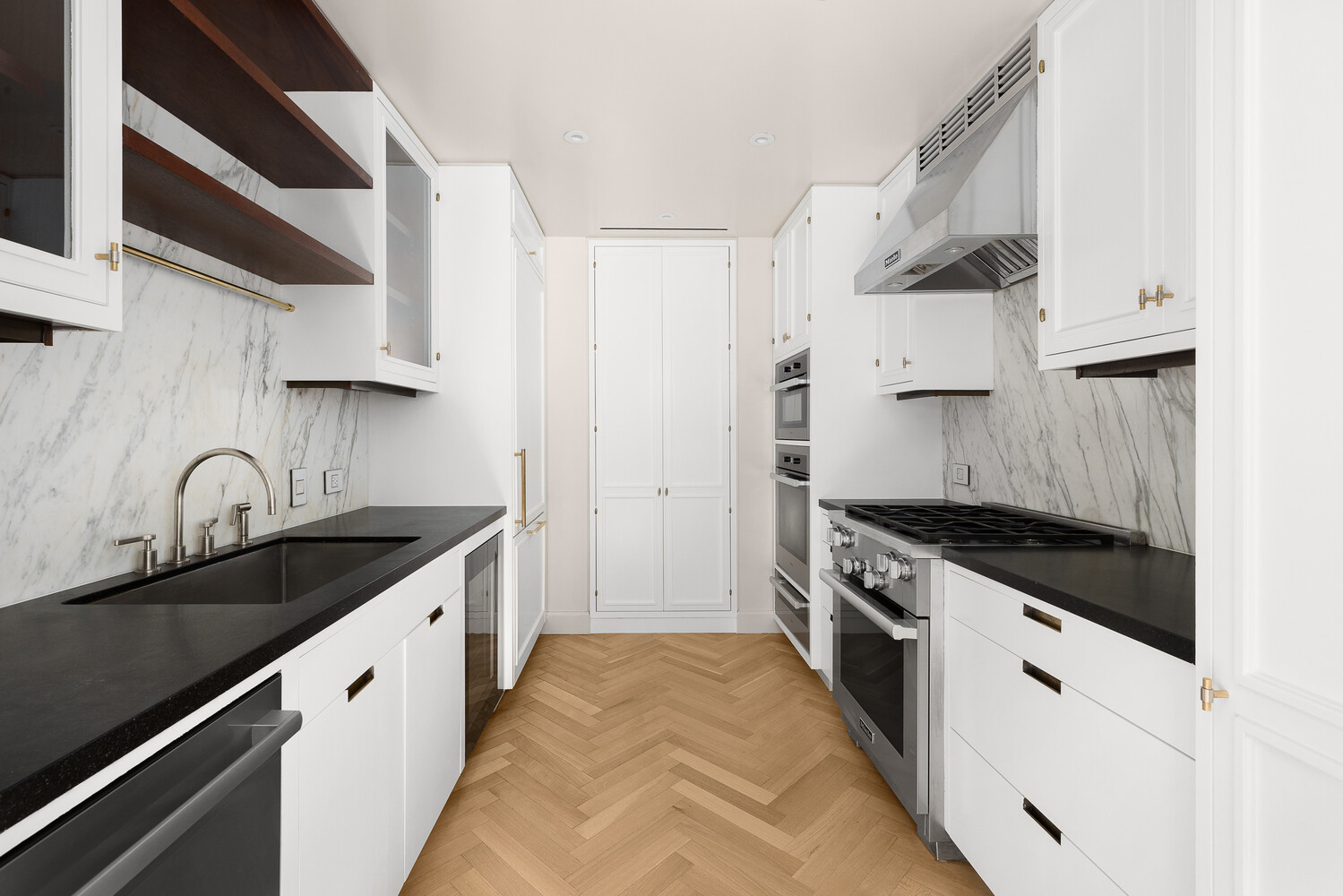 #5 photo, 275 W 10TH Street, West Village , NY 10014