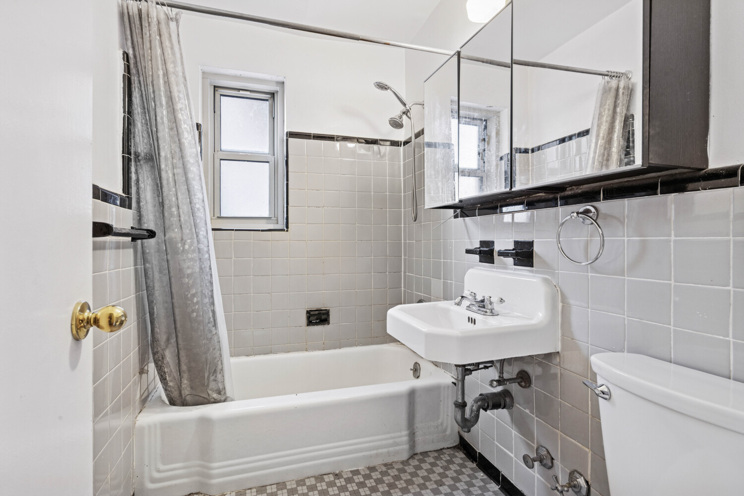 #6 photo, 1010 SHERMAN Avenue, Concourse Village , NY 10456