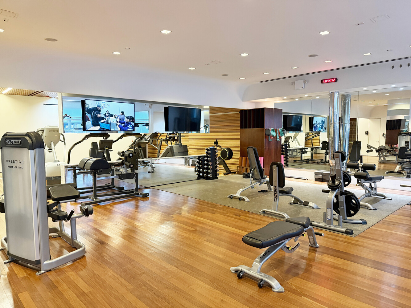 #18 photo, 60 E 55TH Street, Midtown East , NY 10022