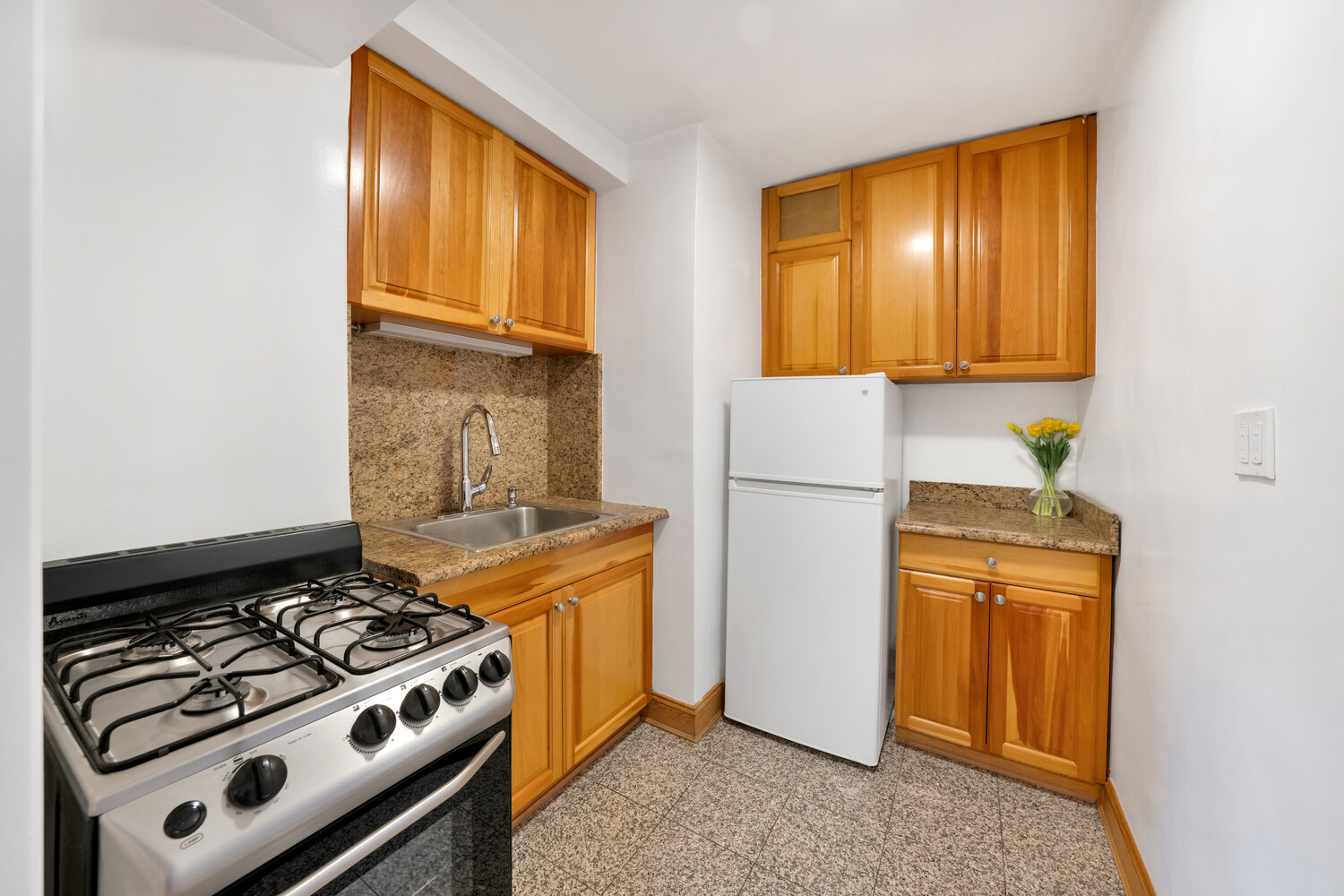 #7 photo, 60 E 9TH Street, मैनहटन Greenwich Village , NY 10003