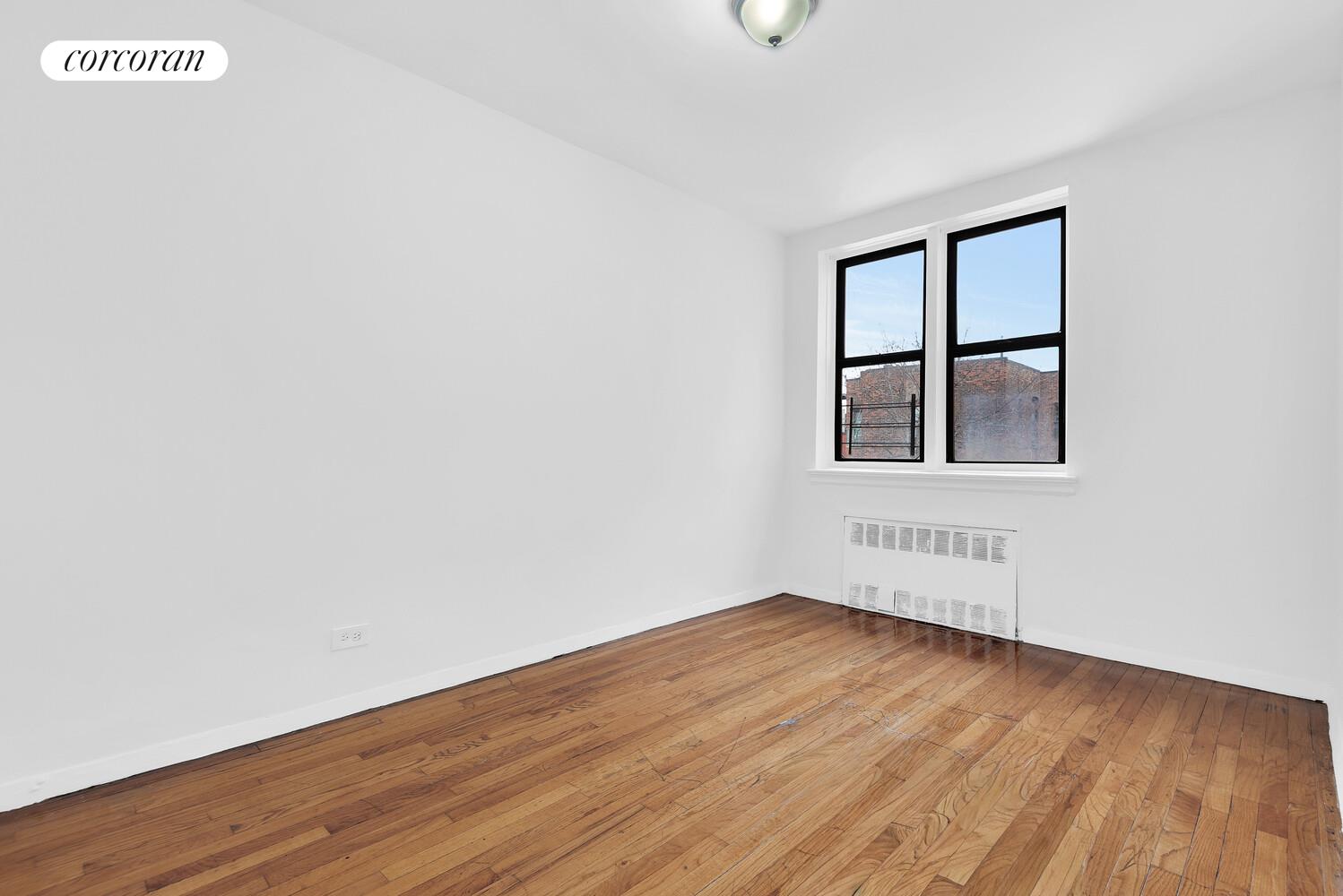 #4 photo, 2830 BRIGGS Avenue, Fordham , NY 10458