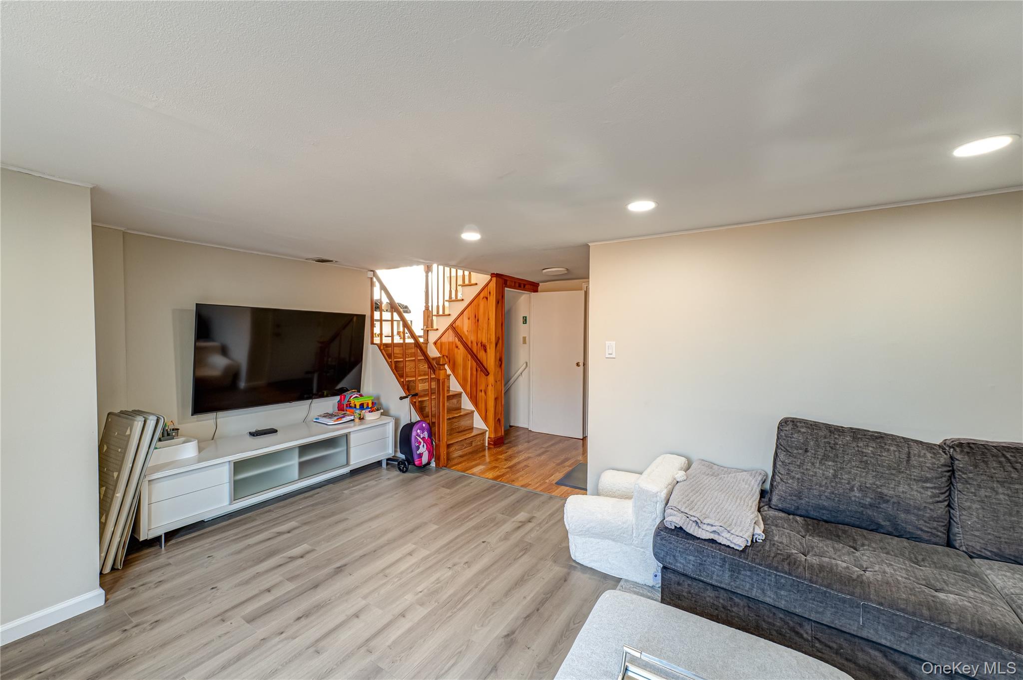 #17 photo, 13 Evelyn Road, מחוז נסאו Plainview , NY 11803