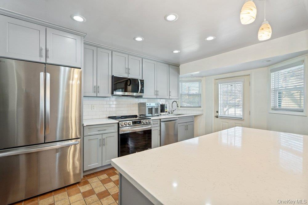 #10 photo, 527 Alicia Drive, Westbury , NY 11590