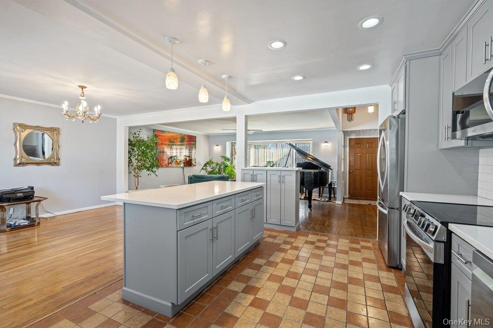 #13 photo, 527 Alicia Drive, Westbury , NY 11590