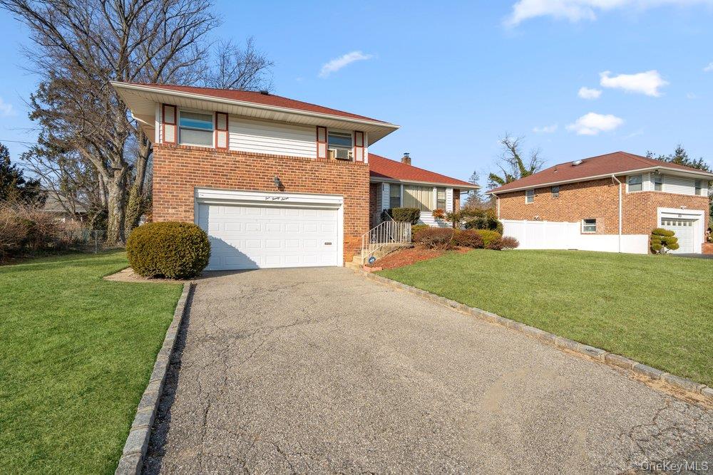 #2 photo, 527 Alicia Drive, Westbury , NY 11590