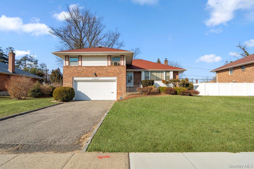 #3 photo, 527 Alicia Drive, Westbury , NY 11590