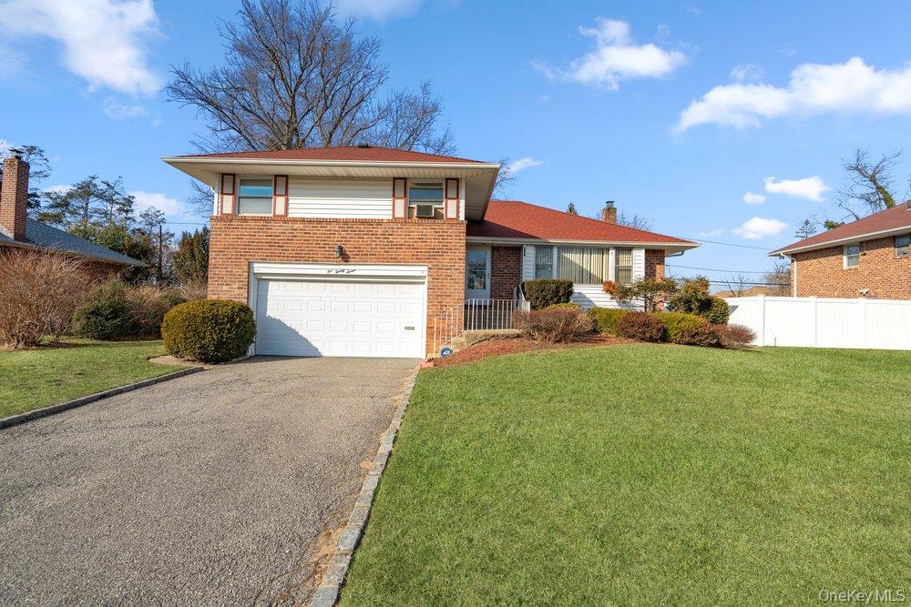 #4 photo, 527 Alicia Drive, Westbury , NY 11590