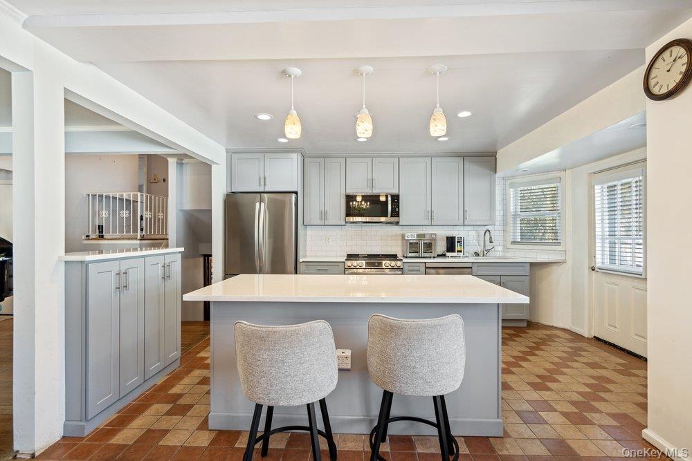 #8 photo, 527 Alicia Drive, Westbury , NY 11590