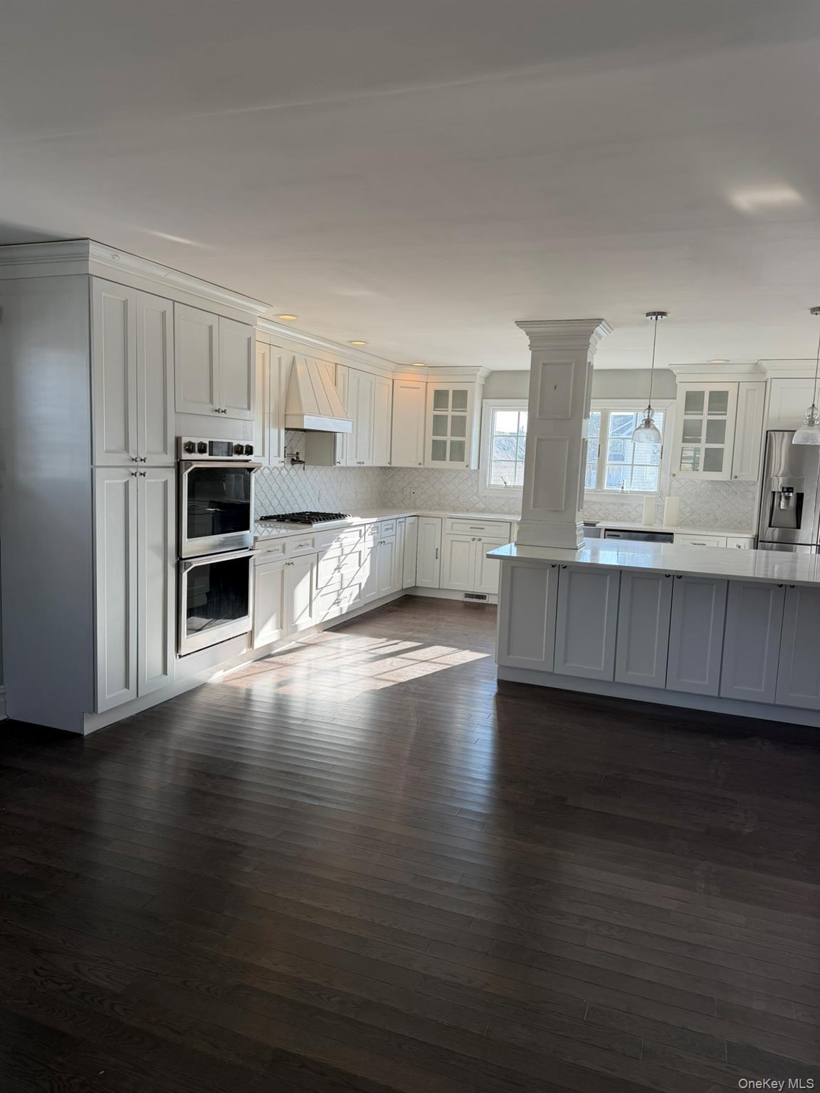 #11 photo, 16 Cape Road, Amityville , NY 11701