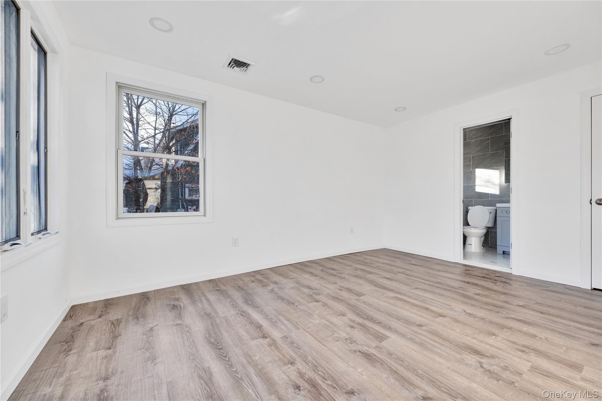 #11 photo, 1811 Bedford Avenue, 長島 Merrick , NY 11566