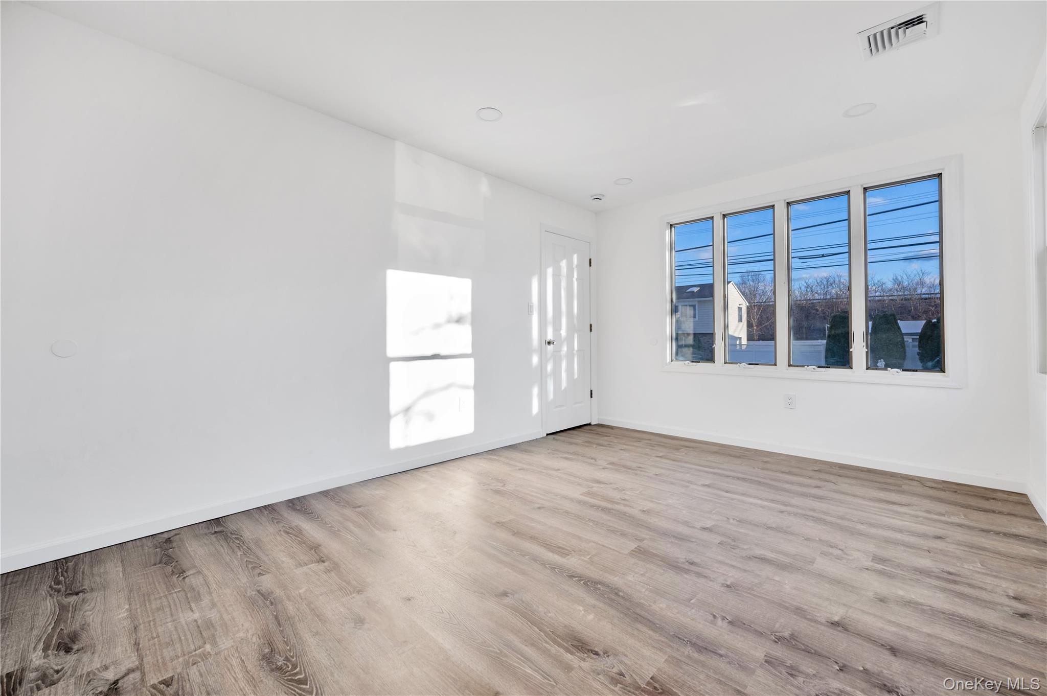 #12 photo, 1811 Bedford Avenue, 長島 Merrick , NY 11566