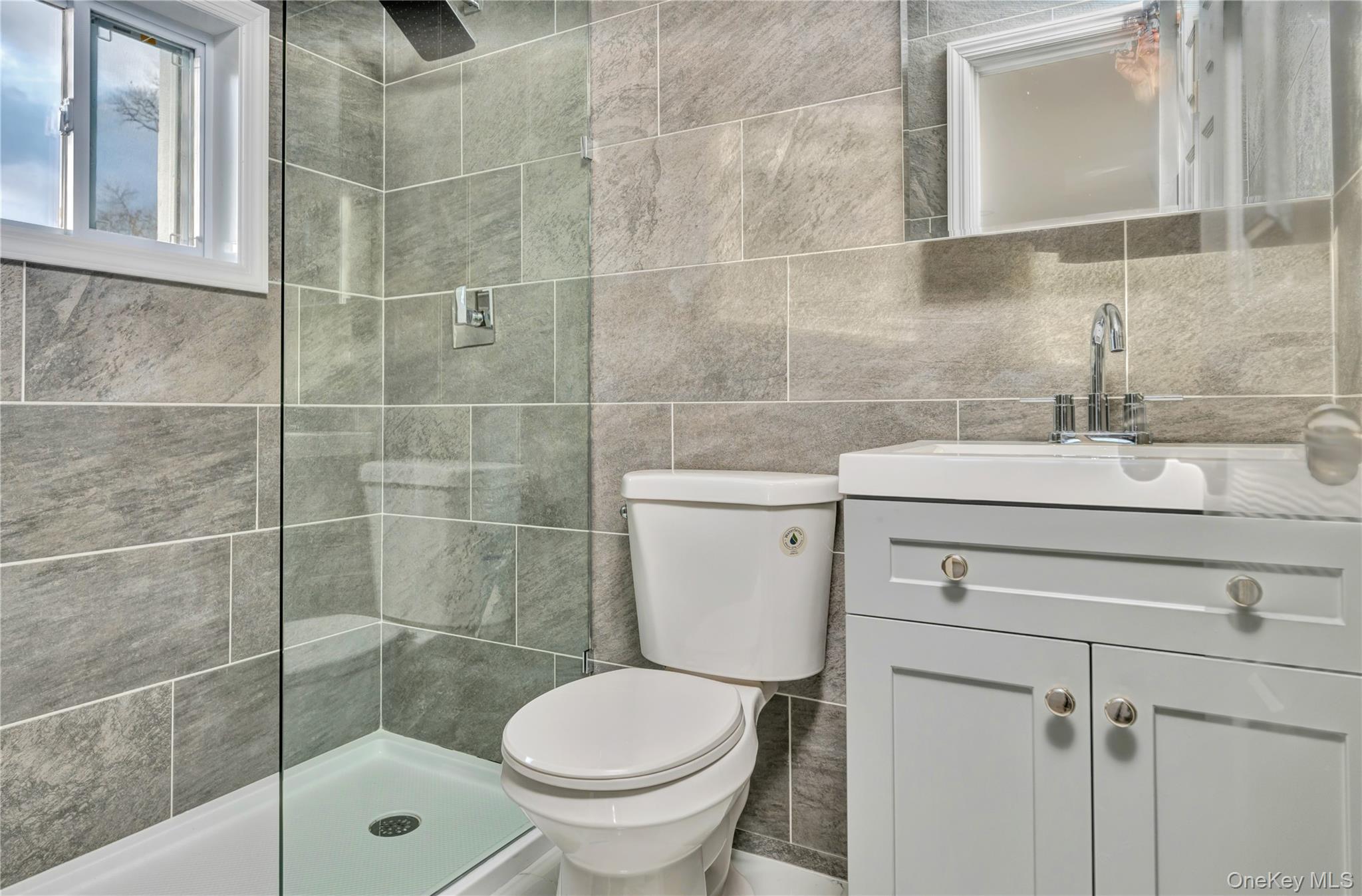 #13 photo, 1811 Bedford Avenue, 長島 Merrick , NY 11566