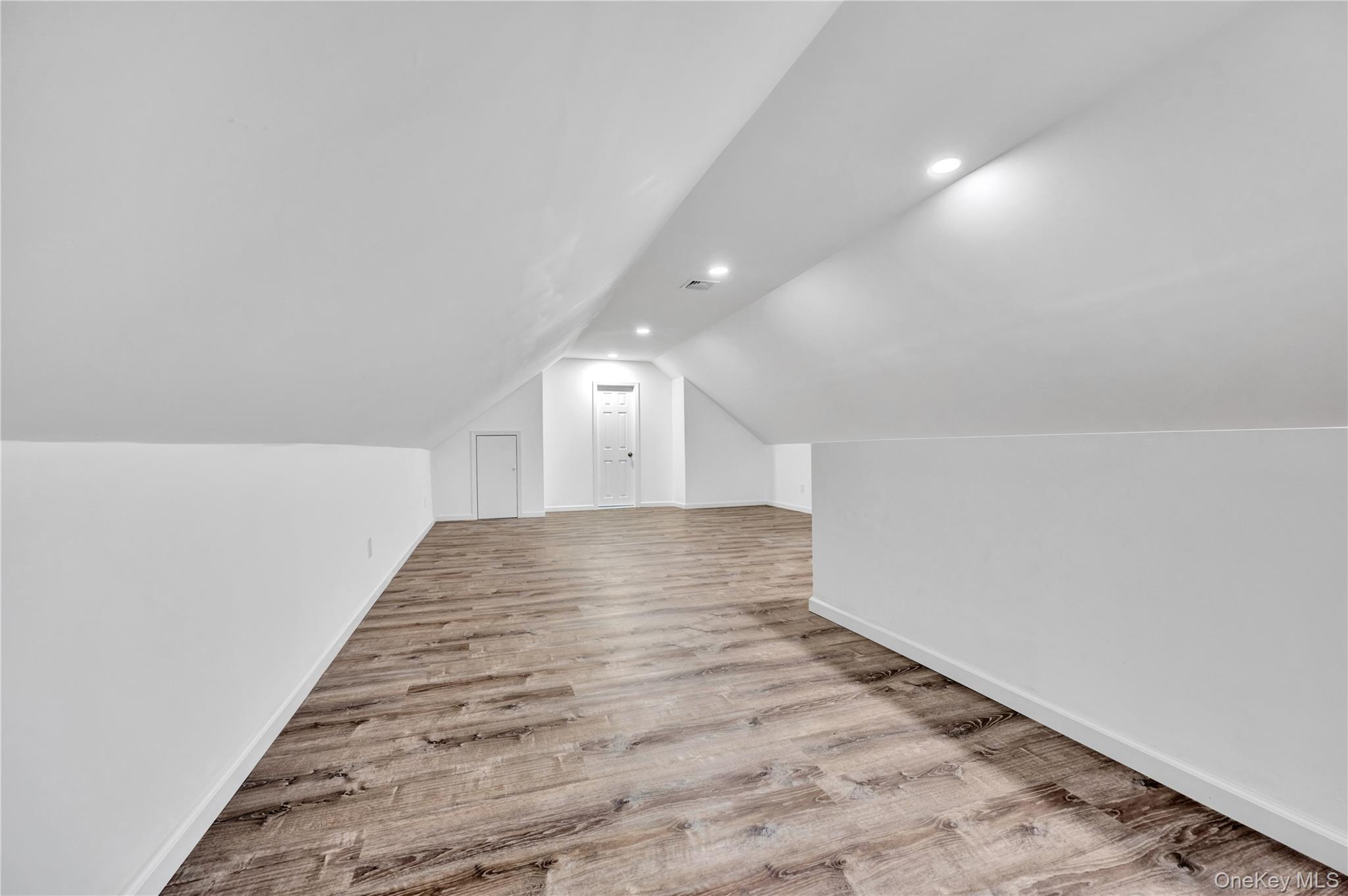 #19 photo, 1811 Bedford Avenue, 長島 Merrick , NY 11566