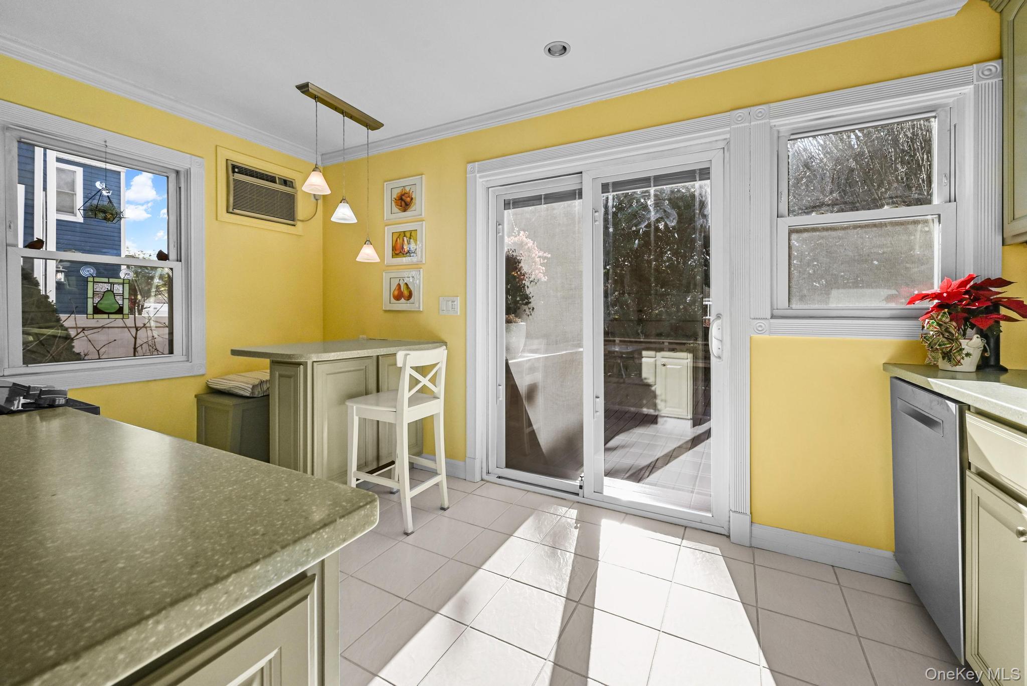 #7 photo, 264 N Delaware Avenue, Нассау ‖ Massapequa , NY 11758