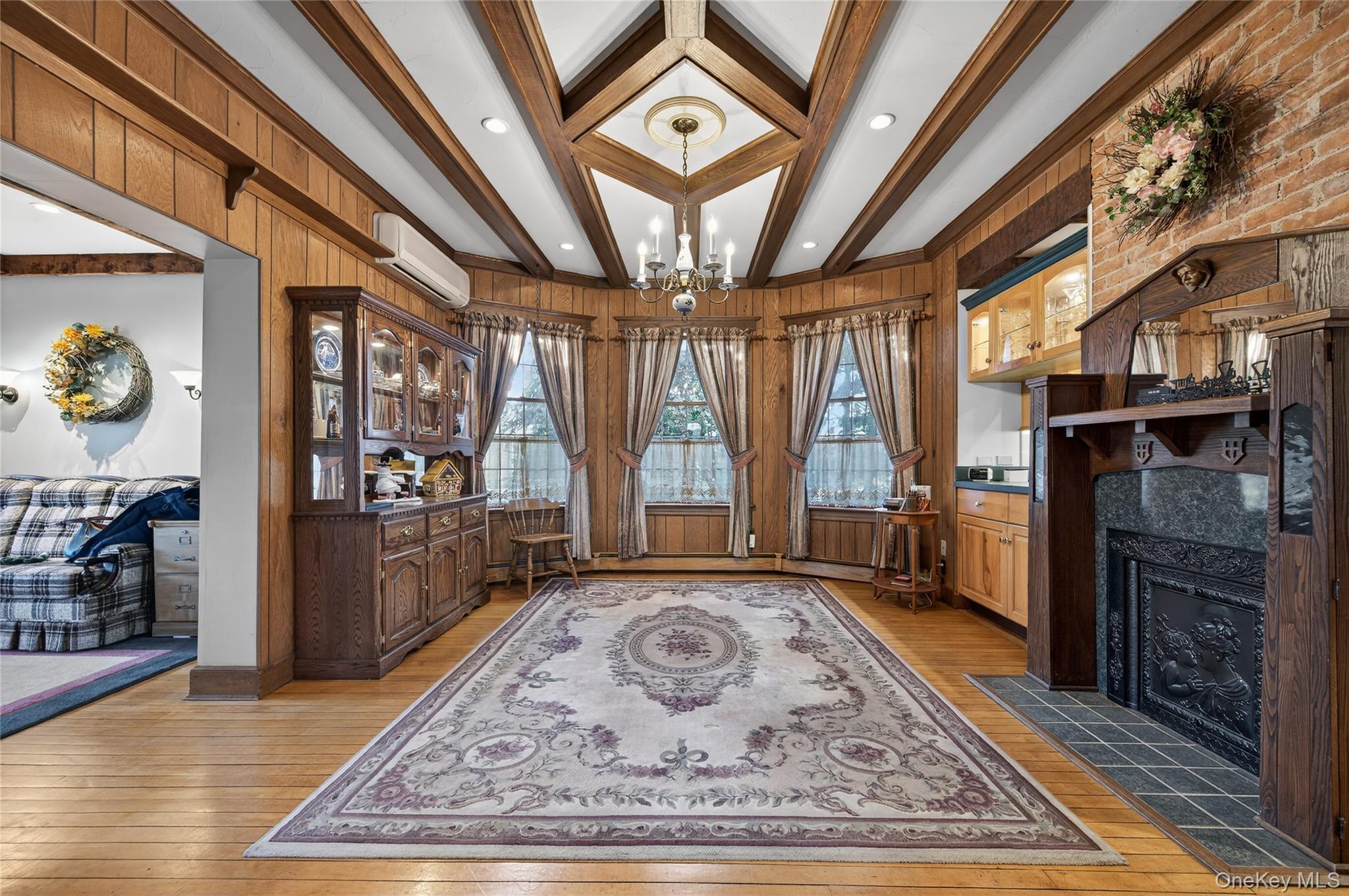 #11 photo, 104 Windsor Avenue, Rockville Centre , NY 11570