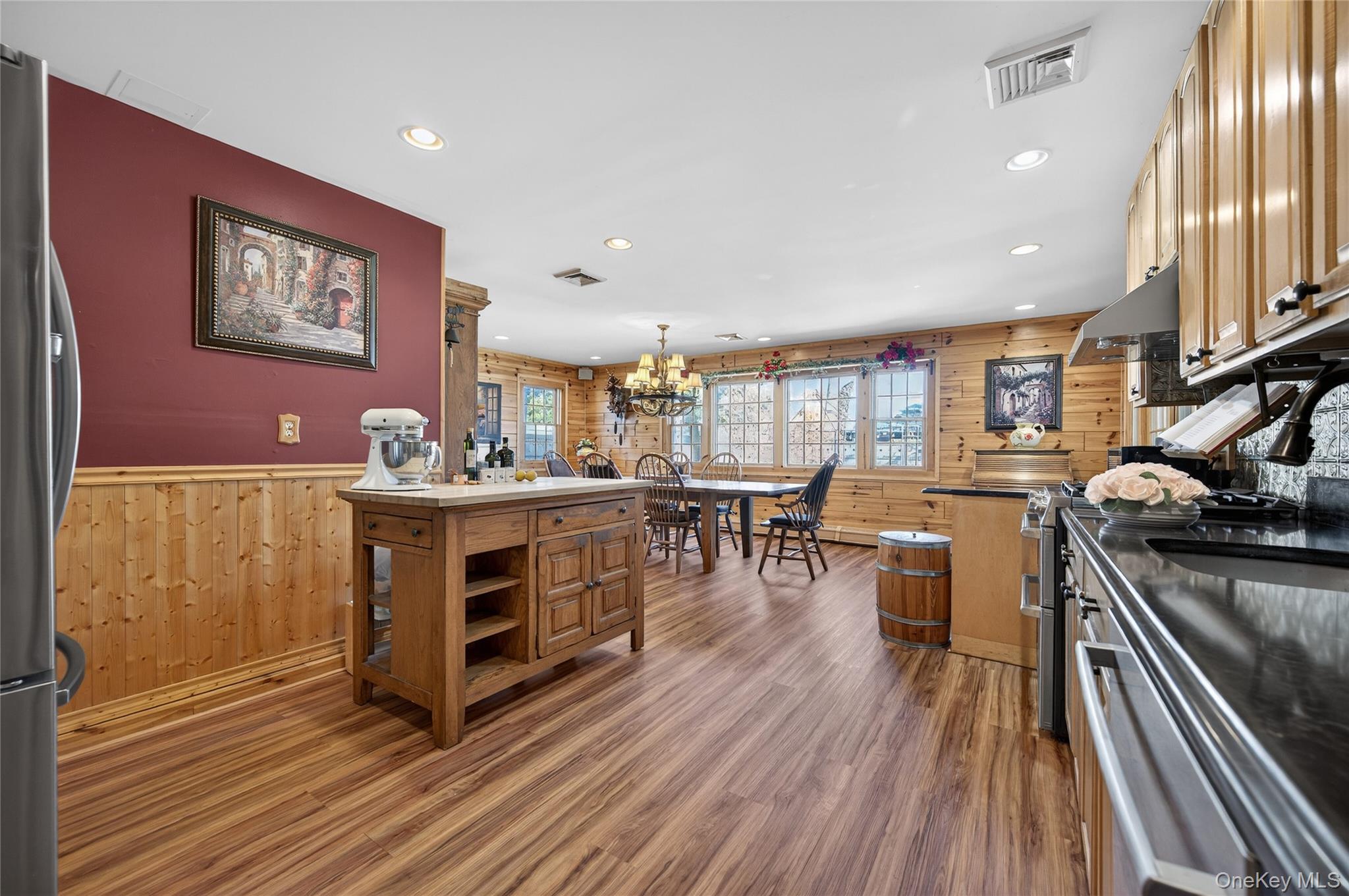 #15 photo, 350 Pin Oak Lane, वेस्टबरी Westbury , NY 11590