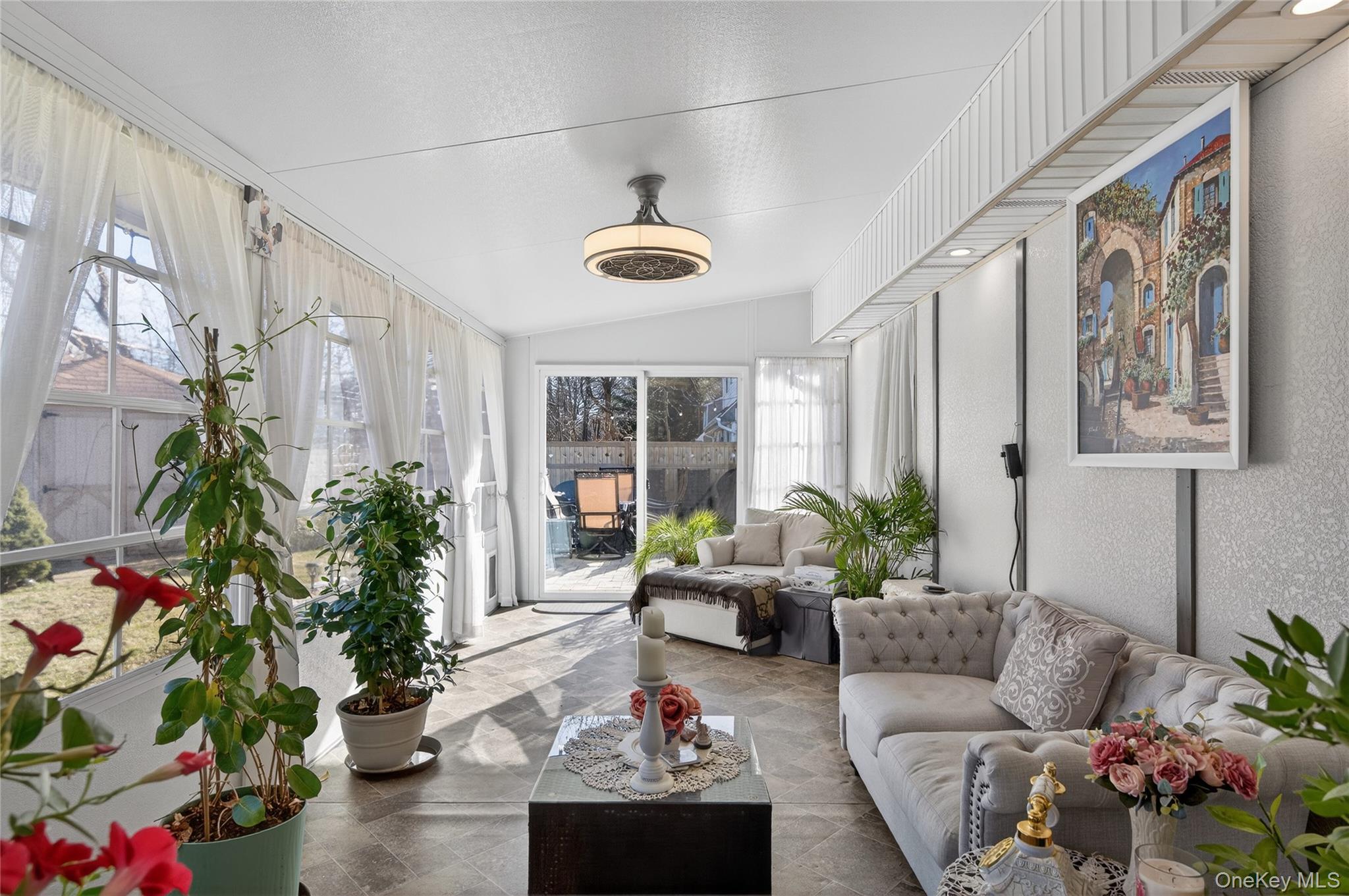 #17 photo, 350 Pin Oak Lane, वेस्टबरी Westbury , NY 11590