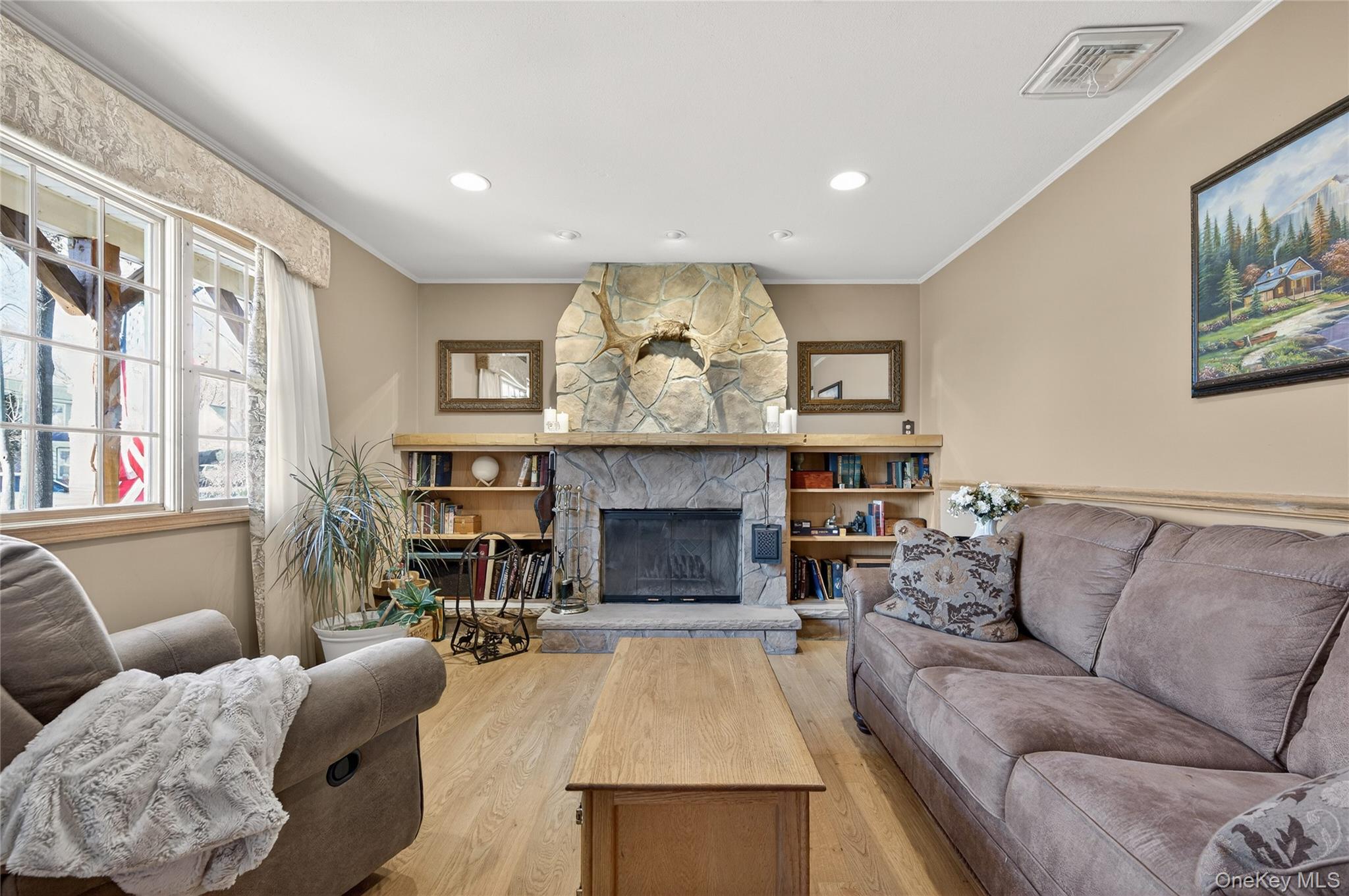 #6 photo, 350 Pin Oak Lane, वेस्टबरी Westbury , NY 11590