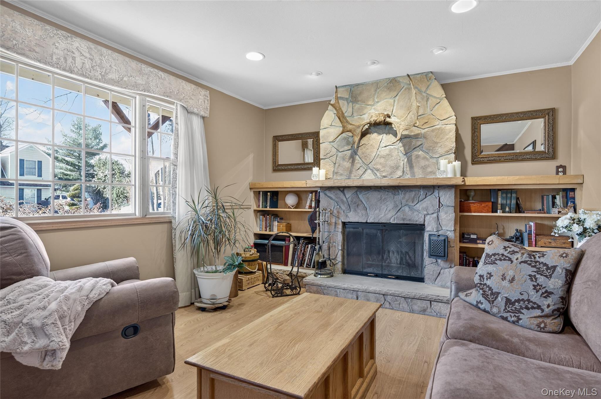 #7 photo, 350 Pin Oak Lane, वेस्टबरी Westbury , NY 11590