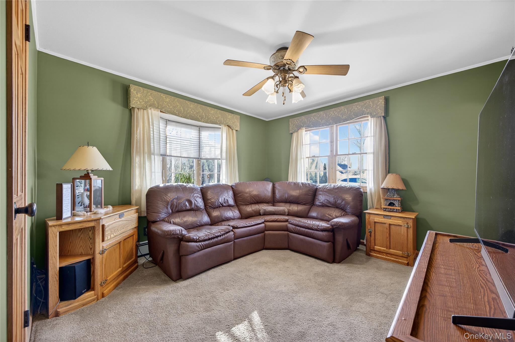 #8 photo, 350 Pin Oak Lane, वेस्टबरी Westbury , NY 11590