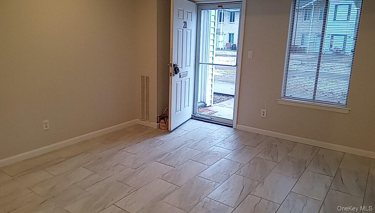 #4 photo, 21 Sierra, Coram , NY 11727