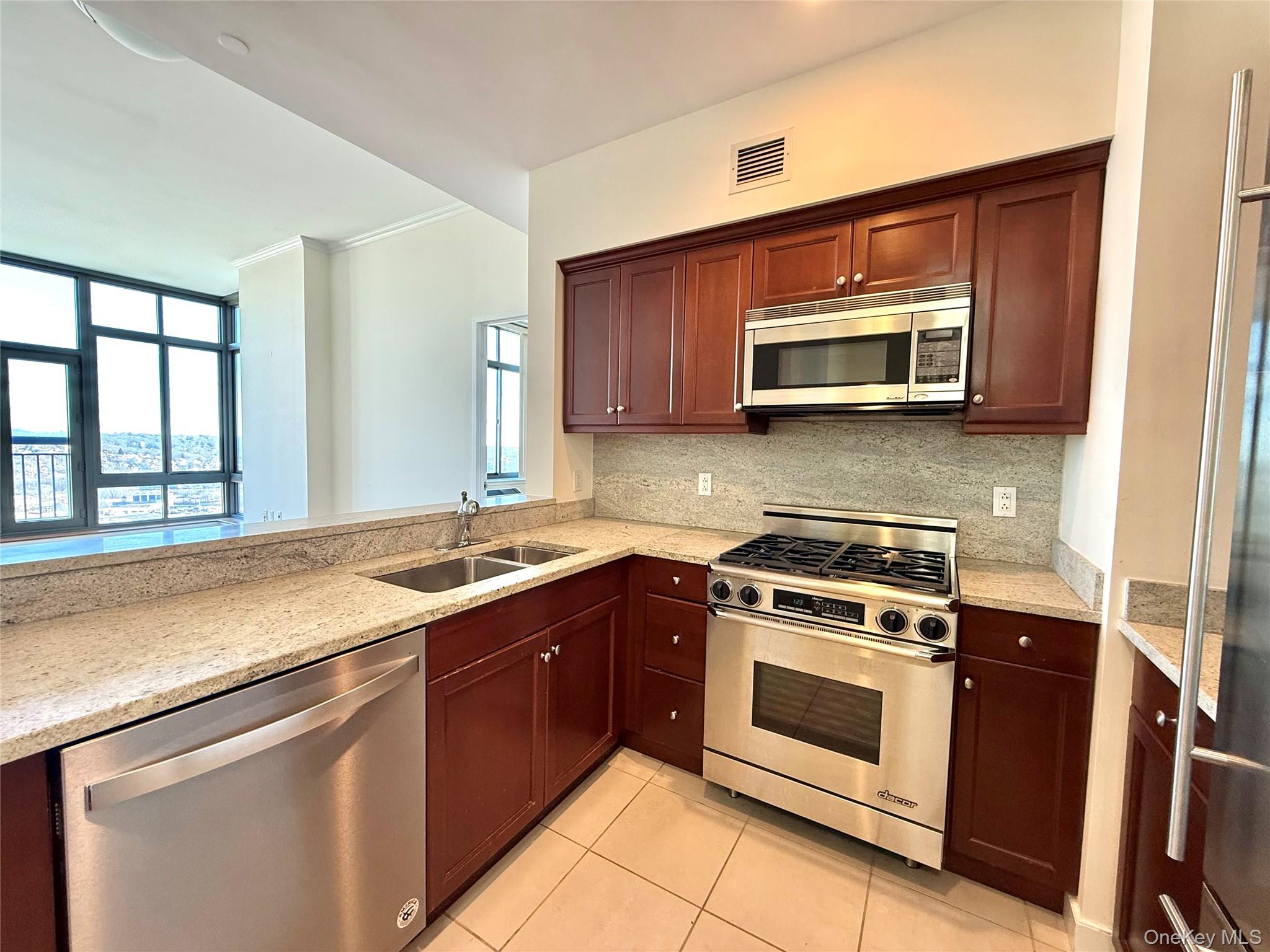 #6 photo, 10 City Place, White Plains , NY 10601