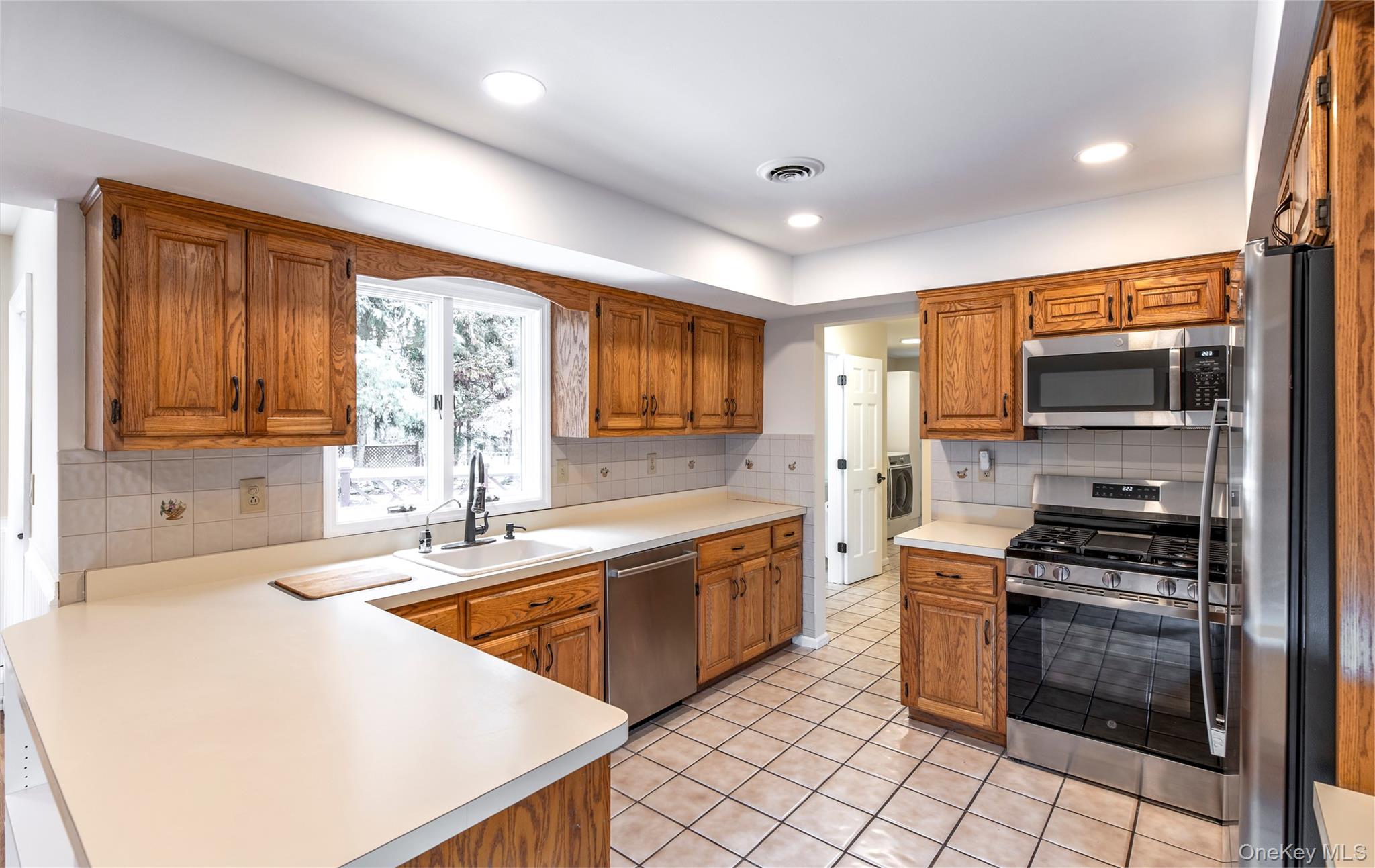 #18 photo, 163 W Park Avenue, Pearl River , NY 10965