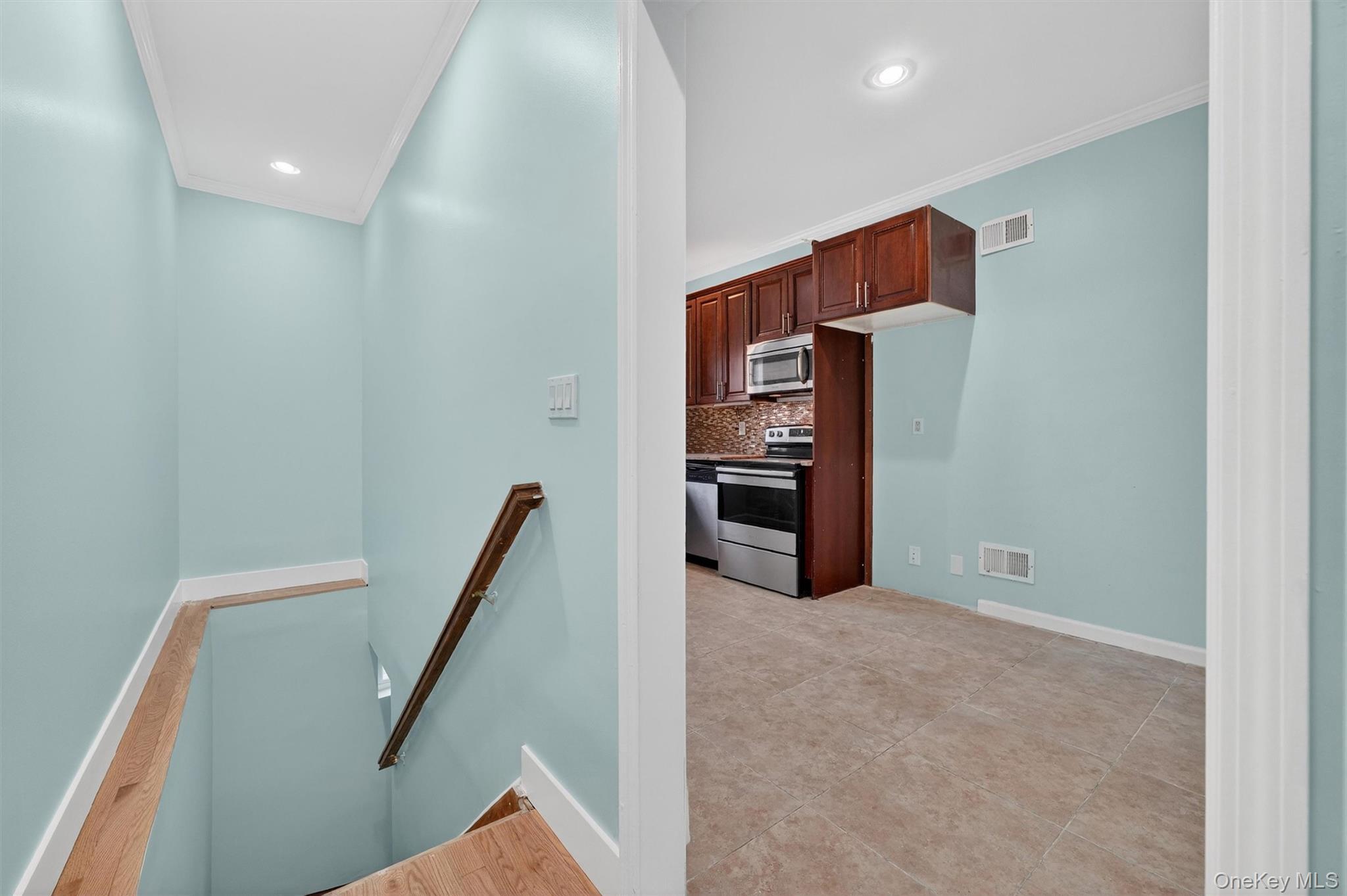 #10 photo, 636 Throggs Neck Expressway, Bronx , NY 10465