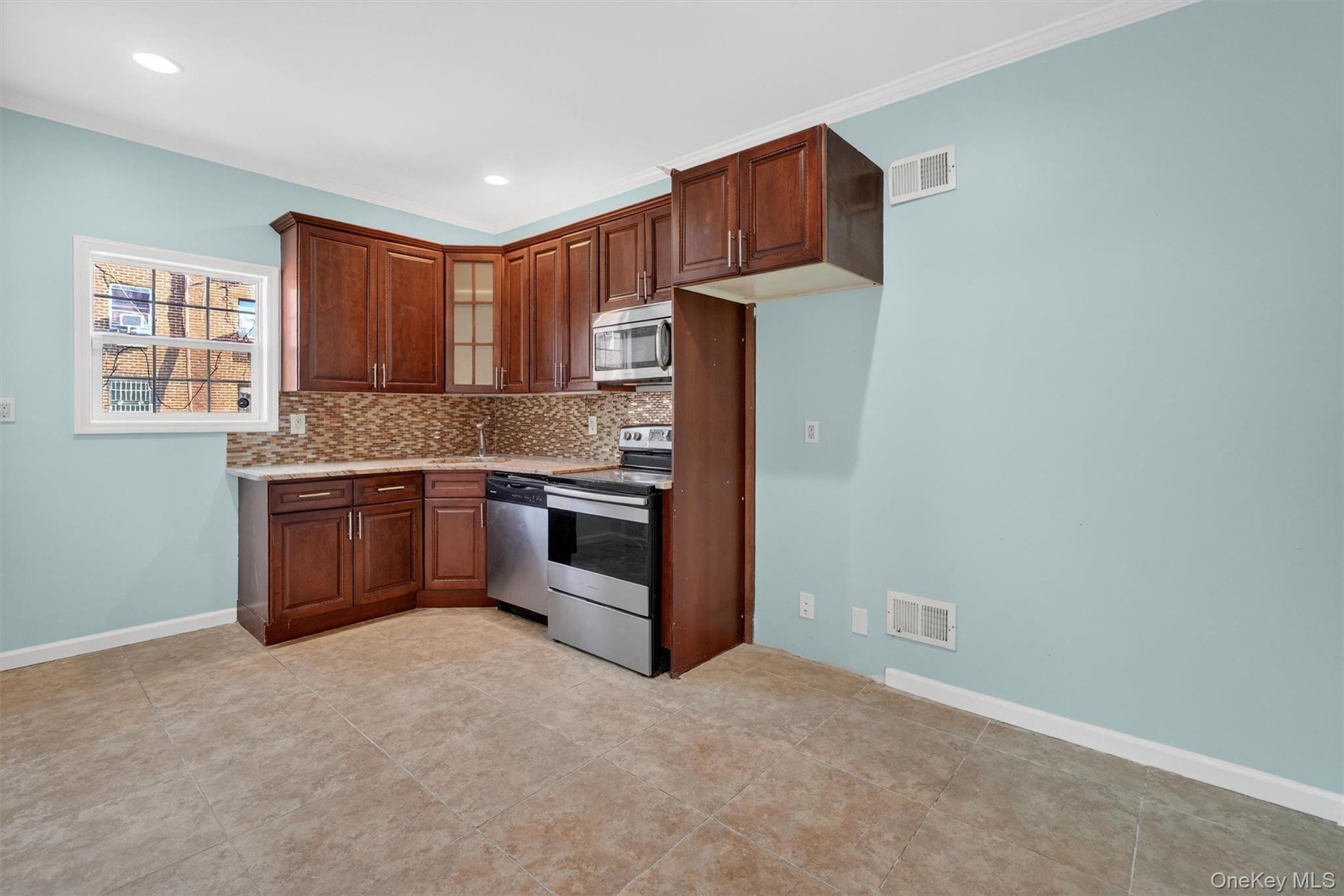 #11 photo, 636 Throggs Neck Expressway, Bronx , NY 10465