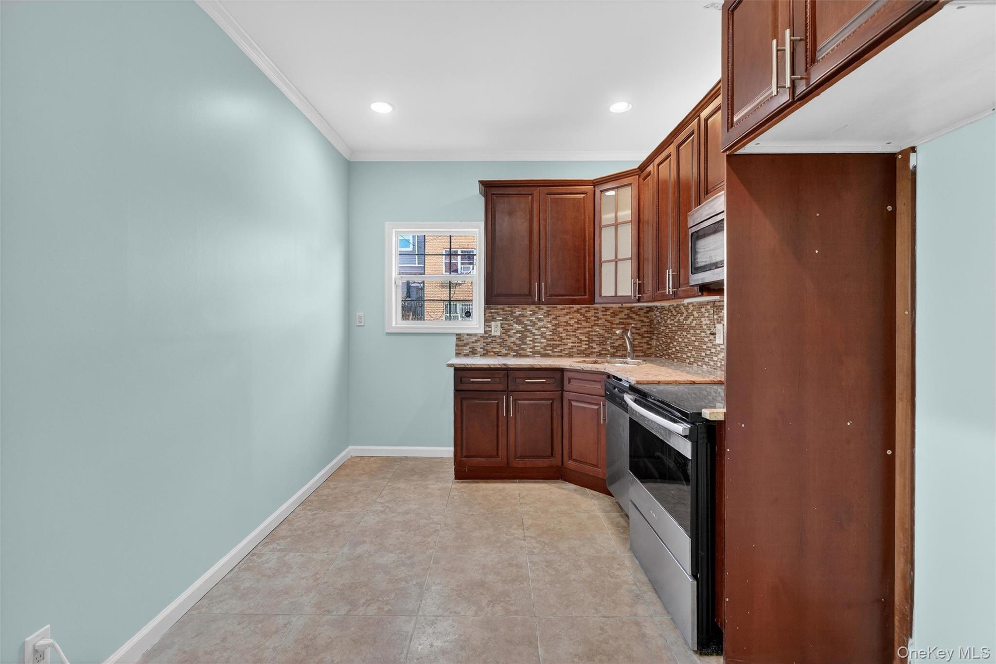 #13 photo, 636 Throggs Neck Expressway, Bronx , NY 10465