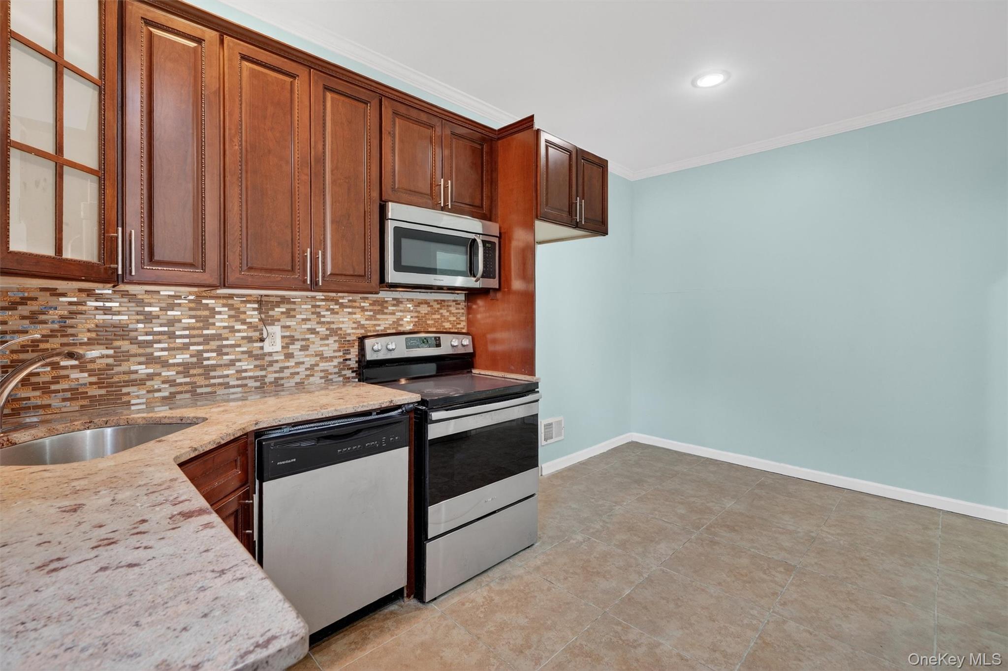 #15 photo, 636 Throggs Neck Expressway, Bronx , NY 10465