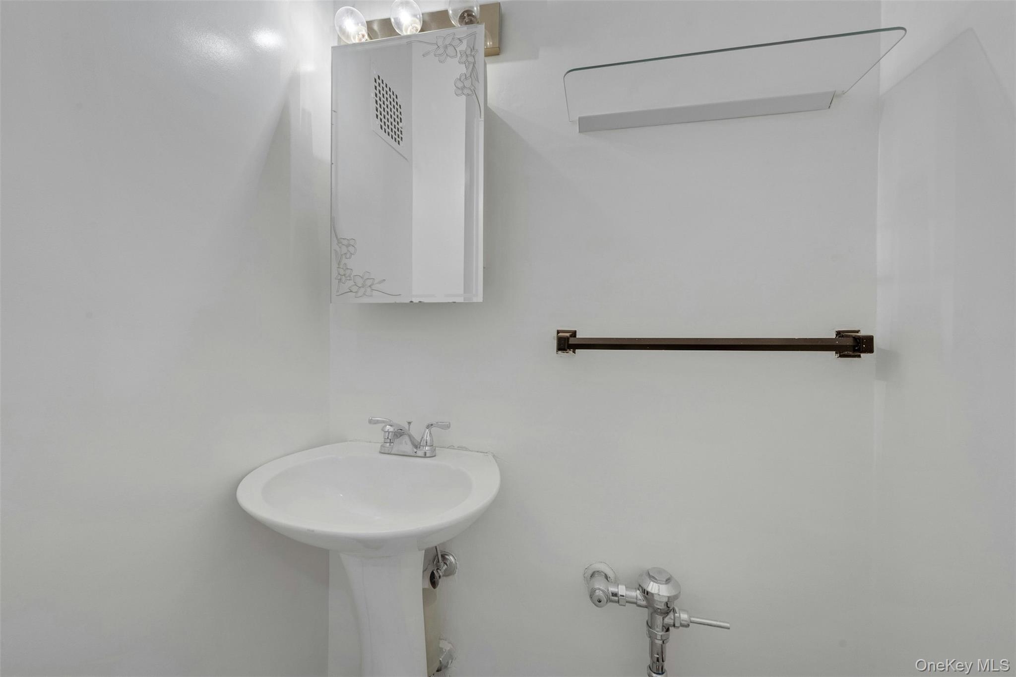 #16 photo, 620 Pelham Road, New Rochelle , NY 10805