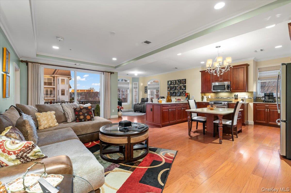 #2 photo, 365 Trotting Lane, ناسو Westbury , NY 11590