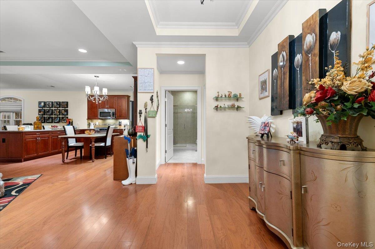 #3 photo, 365 Trotting Lane, ناسو Westbury , NY 11590