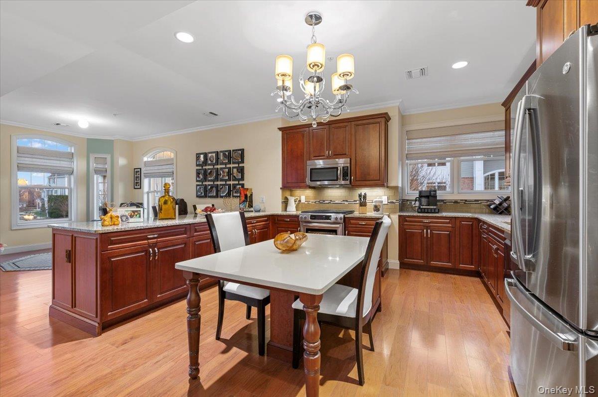 #4 photo, 365 Trotting Lane, ناسو Westbury , NY 11590